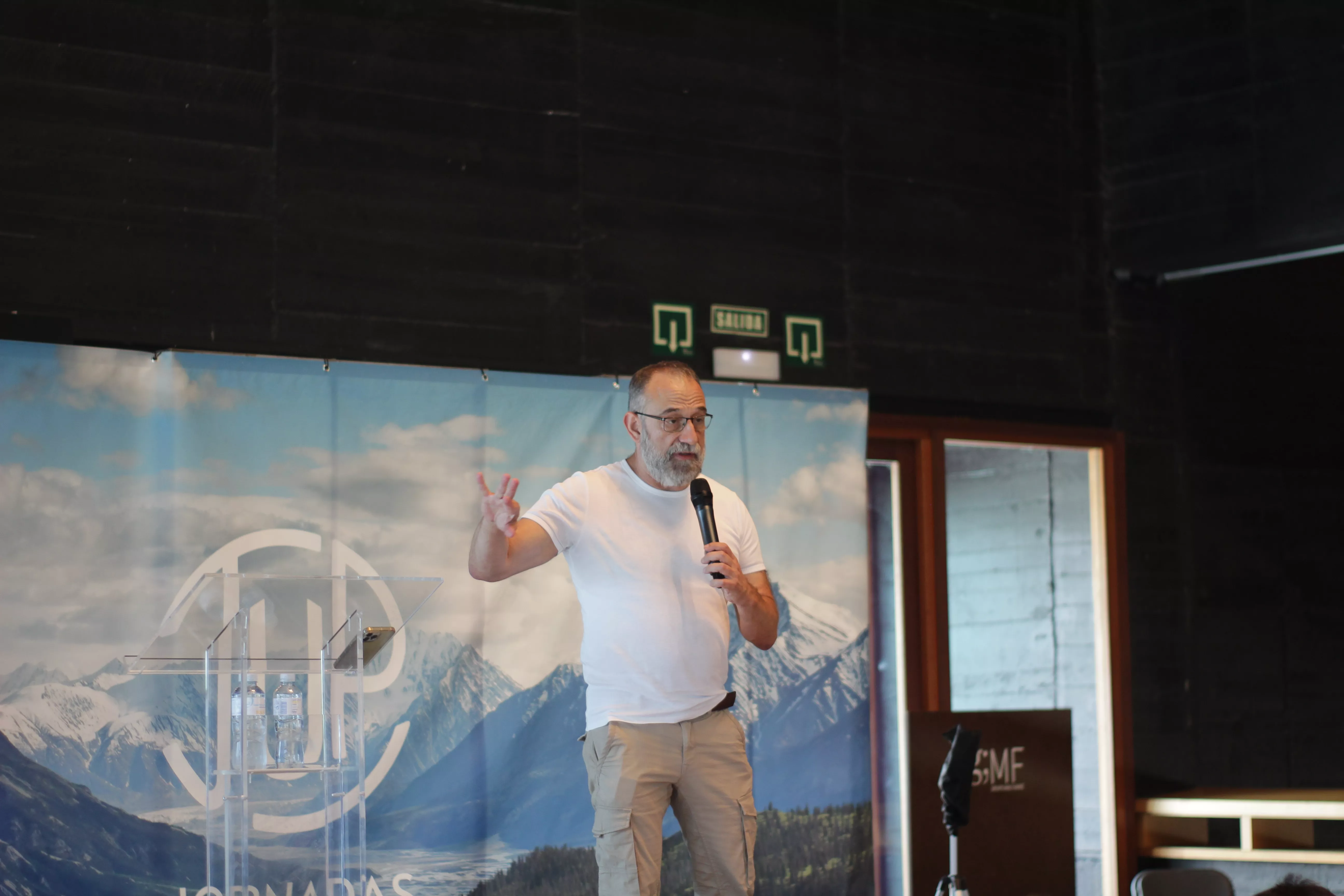 Marc Marginedas en Barbastro:  "Hacer a la sociedad más digna y luchar por la verdad es impagable en el periodismo"