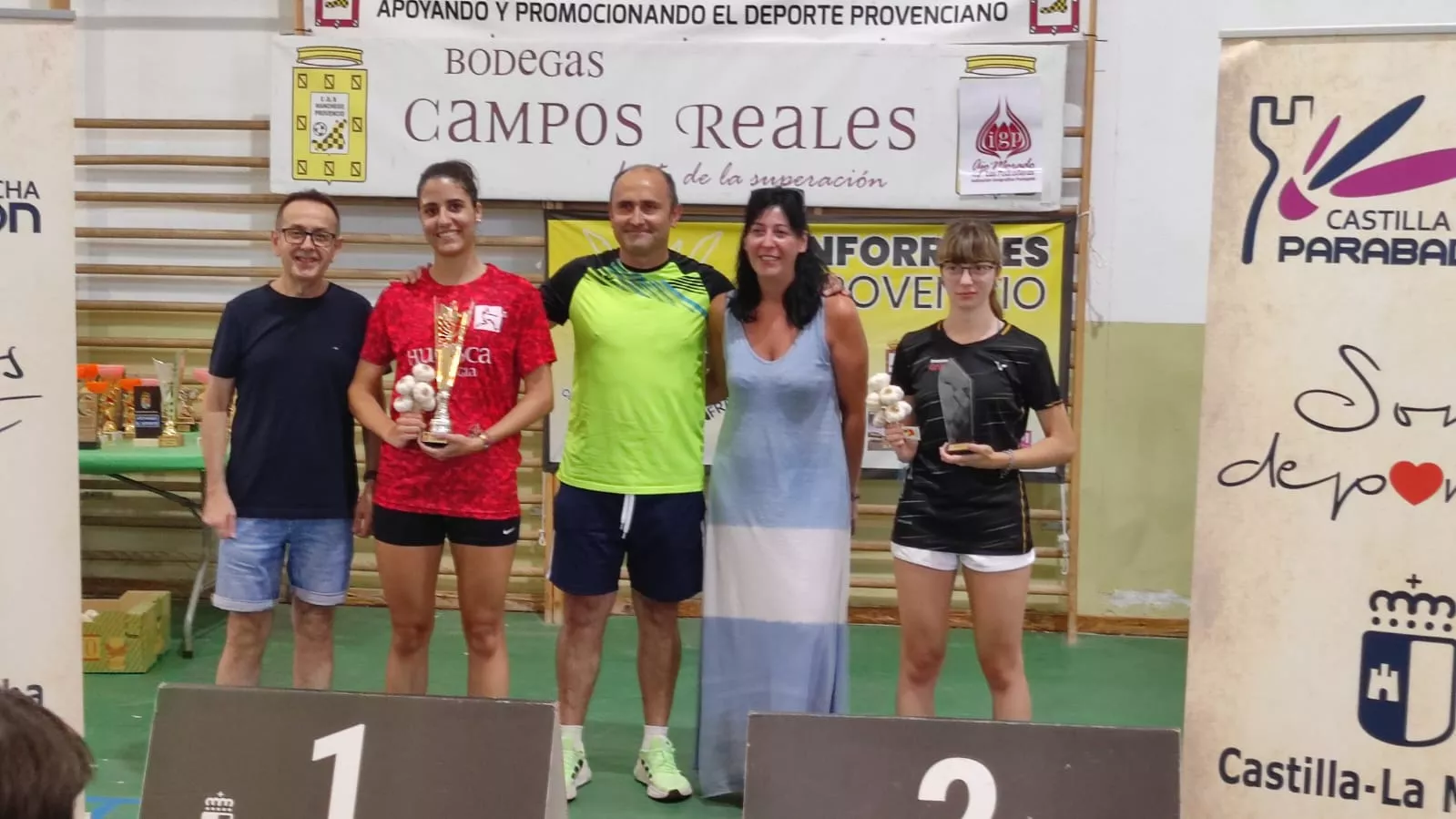 Inés Miguélez, segunda por la izquierda, doble éxito en Cuenca.