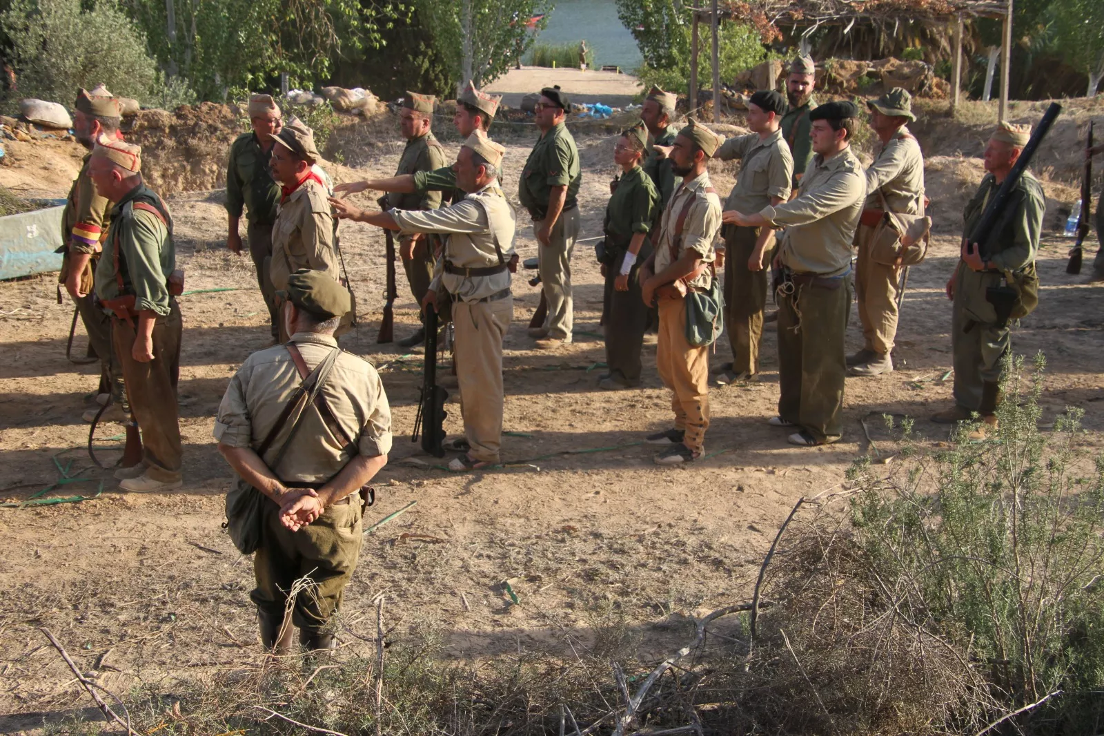 La asociación Primera Línea recreando la batalla del Ebro en Fayón. Foto Carlos Neofato