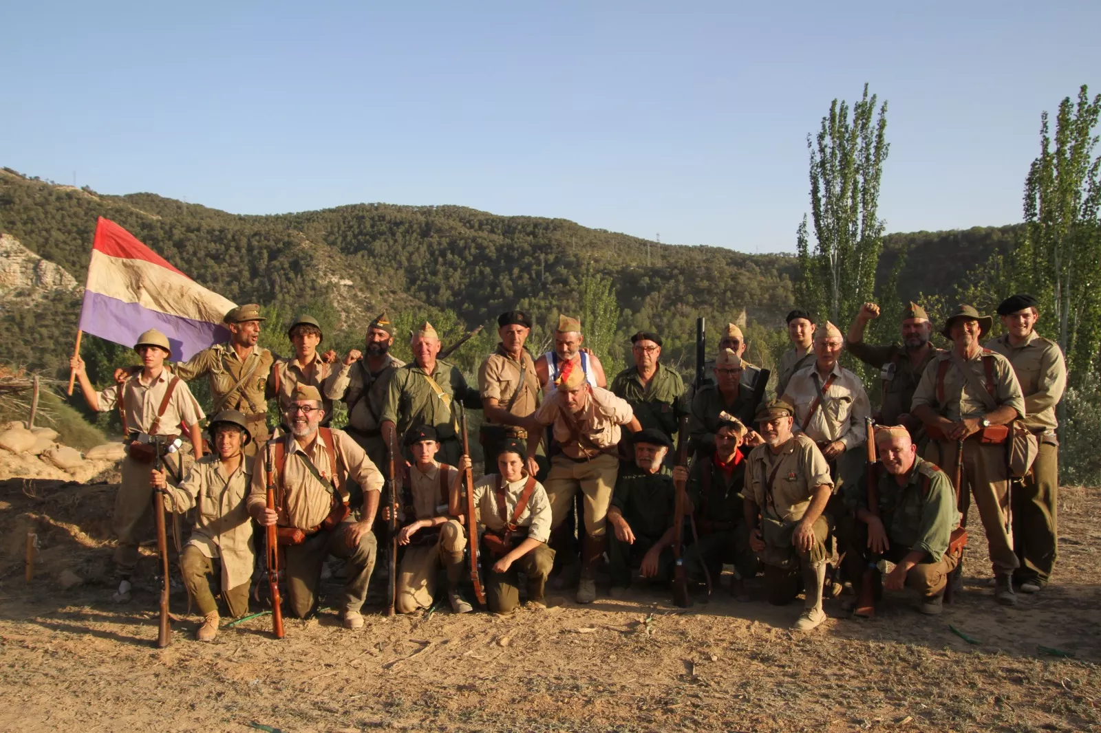 La asociación Primera Línea recreando la batalla del Ebro en Fayón. Foto Carlos Neofato
