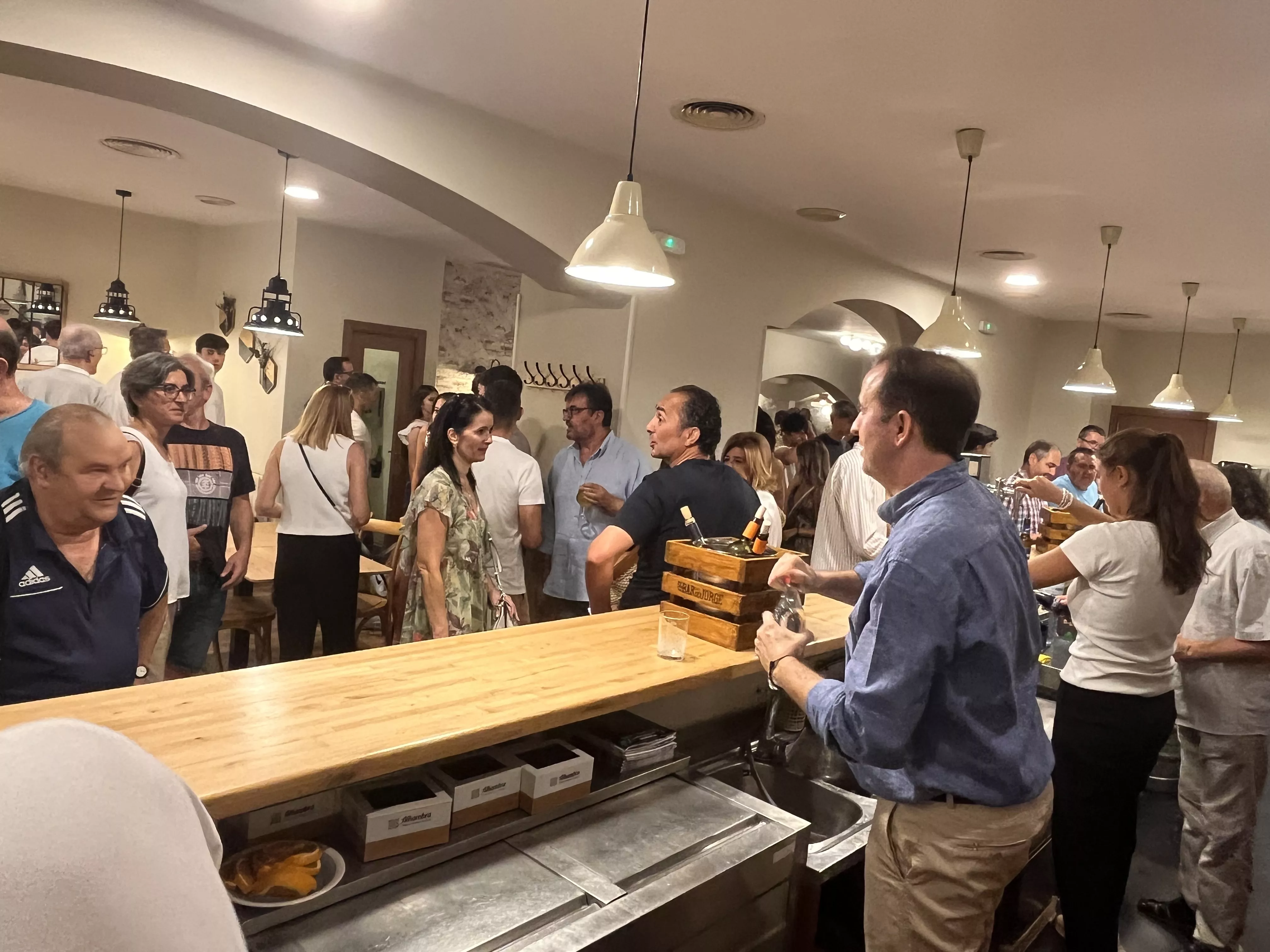 Inauguración de El Bar de Jorge en su nueva ubicación en Huesca, Foto Mercedes Manterola