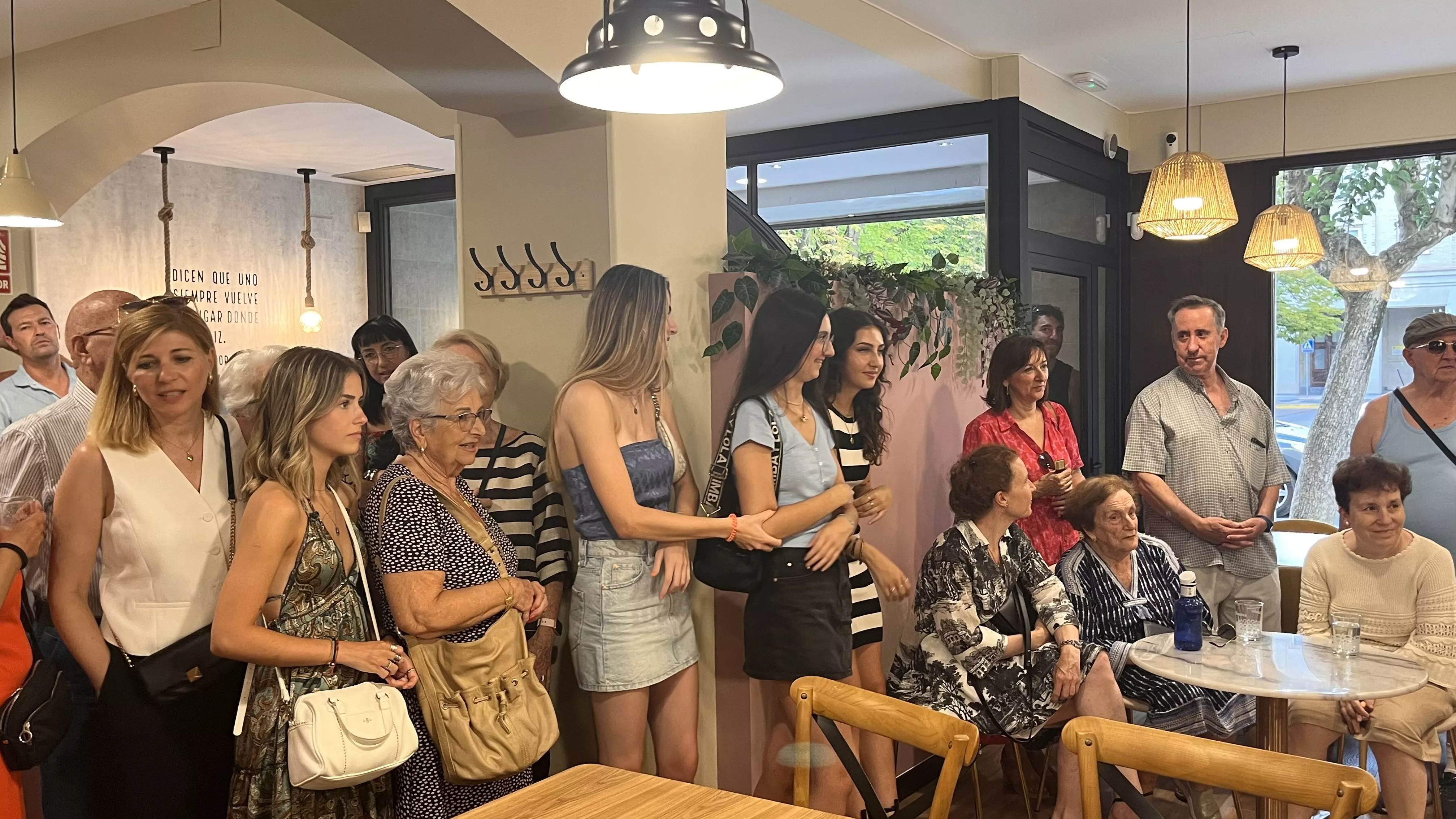 Inauguración de El Bar de Jorge en su nueva ubicación en Huesca, Foto Mercedes Manterola