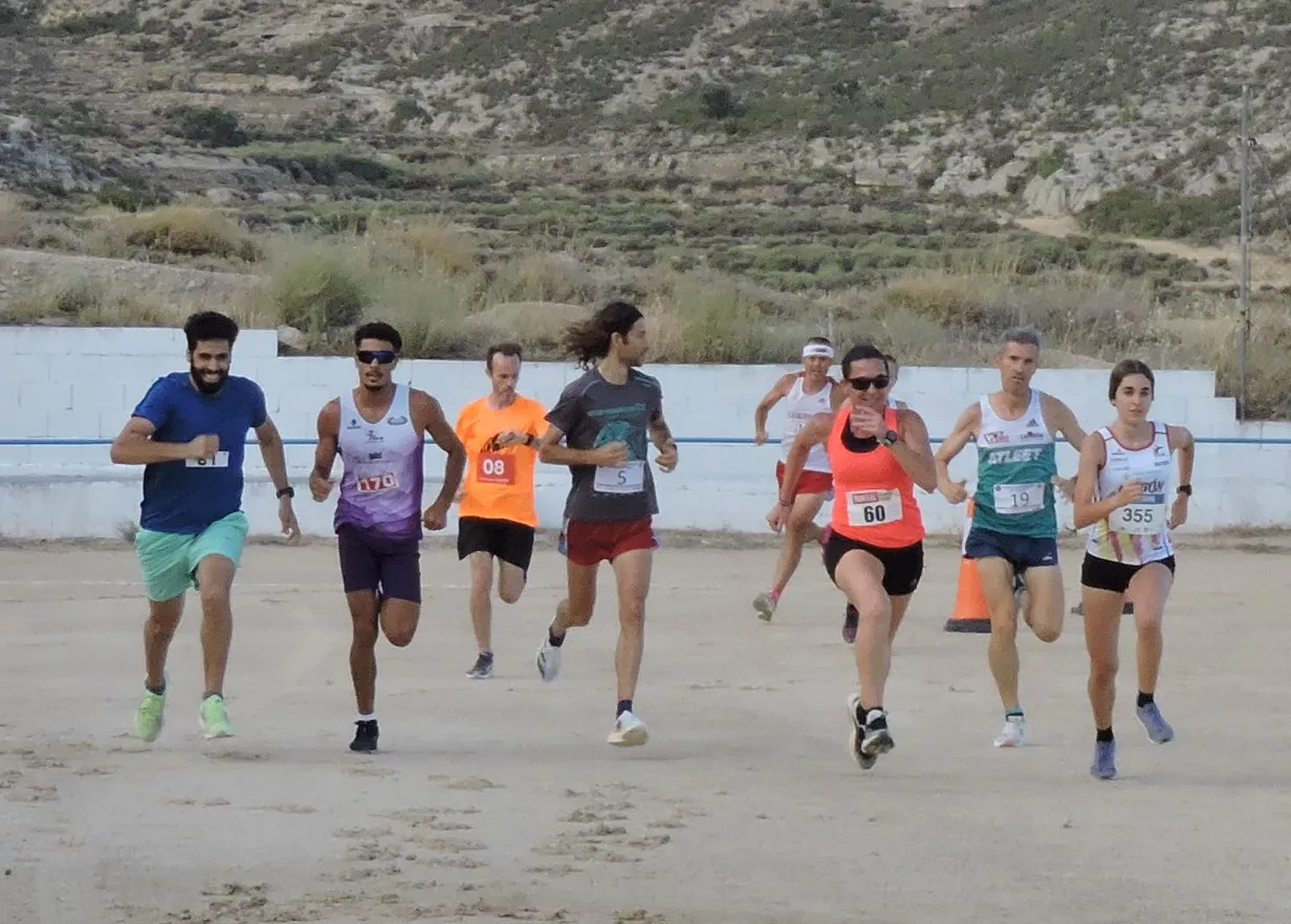 Disputa de dos primas, una entre las mujeres y otra entre los doblados