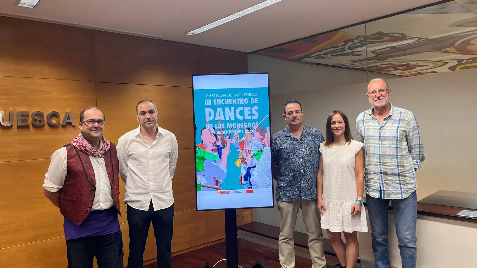 Participantes en la presentación del tercer Encuentro de Dances de Monegros.