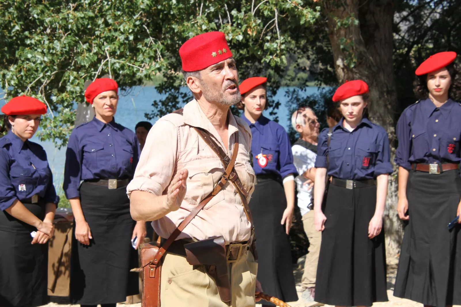 La asociación Primera Línea recreando la batalla del Ebro en Fayón. Foto Carlos Neofato 