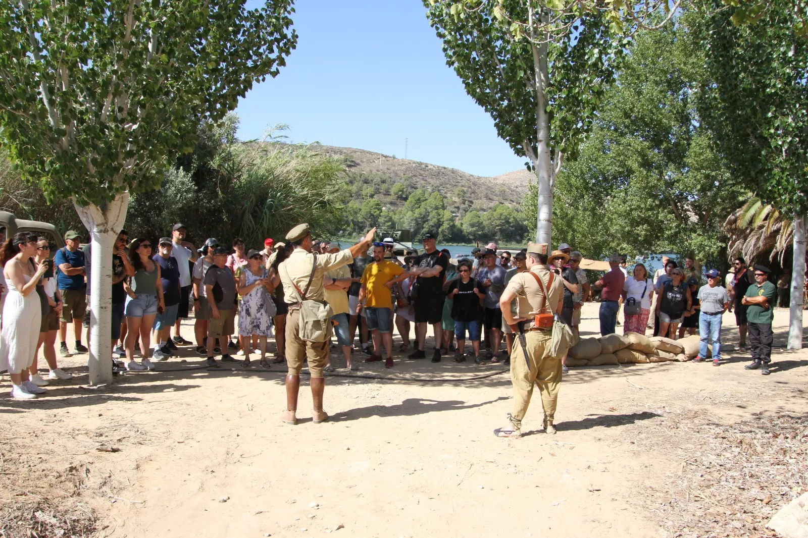 La asociación Primera Línea recreando la batalla del Ebro en Fayón. Foto Carlos Neofato 