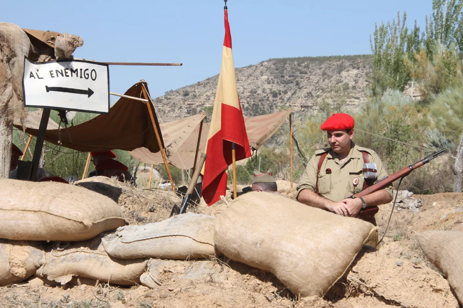 La asociación Primera Línea recreando la batalla del Ebro en Fayón. Foto Carlos Neofato 
