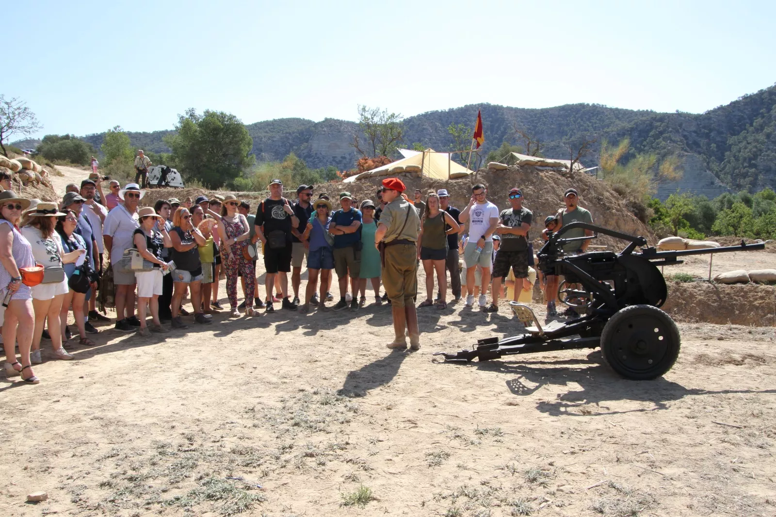 La asociación Primera Línea recreando la batalla del Ebro en Fayón. Foto Carlos Neofato 
