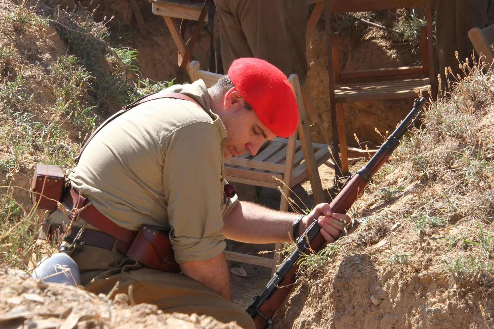 La asociación Primera Línea recreando la batalla del Ebro en Fayón. Foto Carlos Neofato 