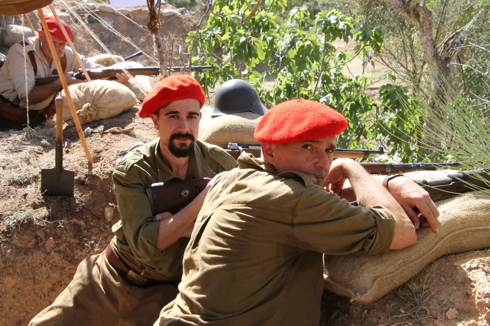 La asociación Primera Línea recreando la batalla del Ebro en Fayón. Foto Carlos Neofato 
