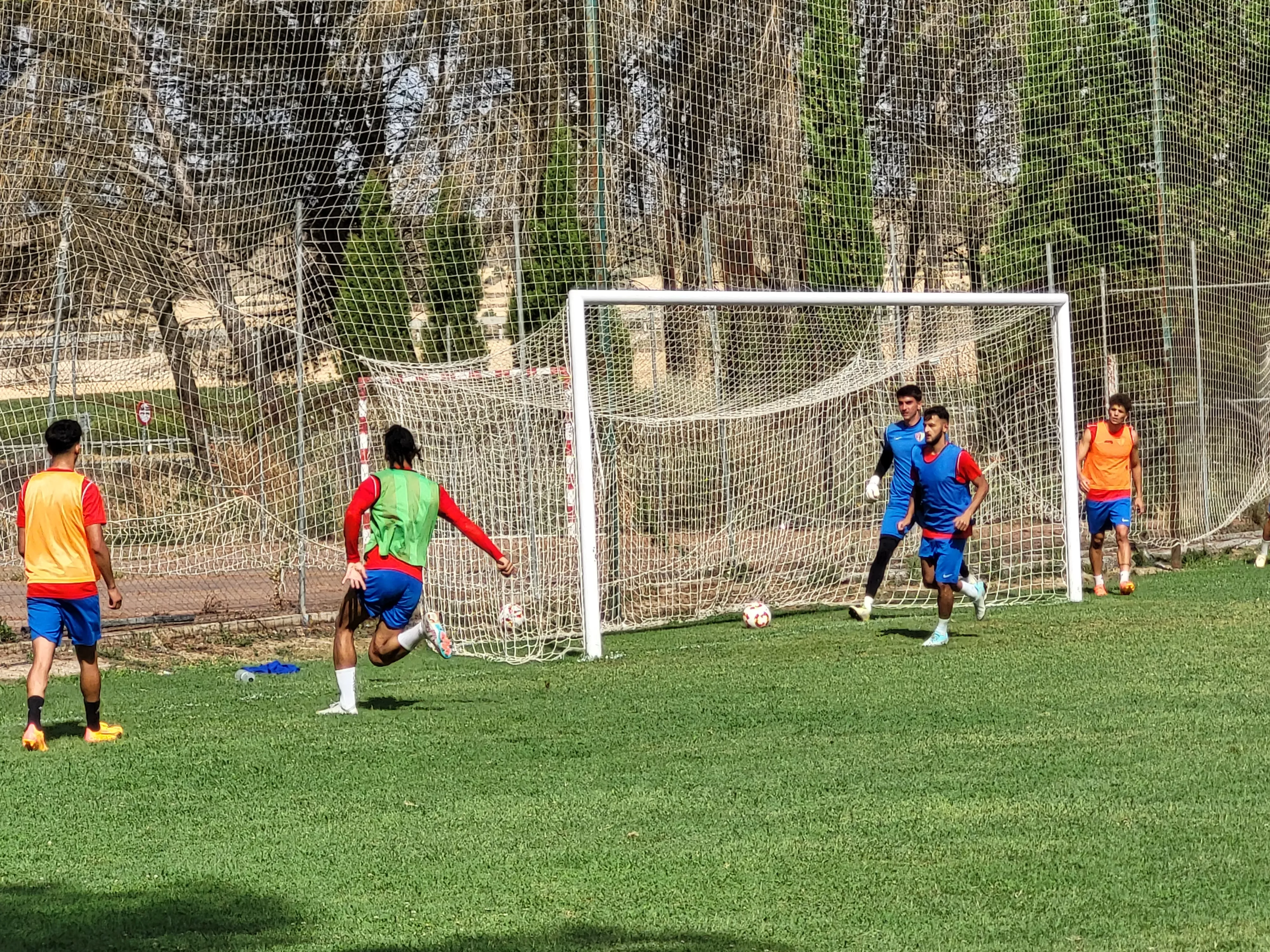 Entrenamiento del Barbastro en San Jorge. Foto: Adrián Mora