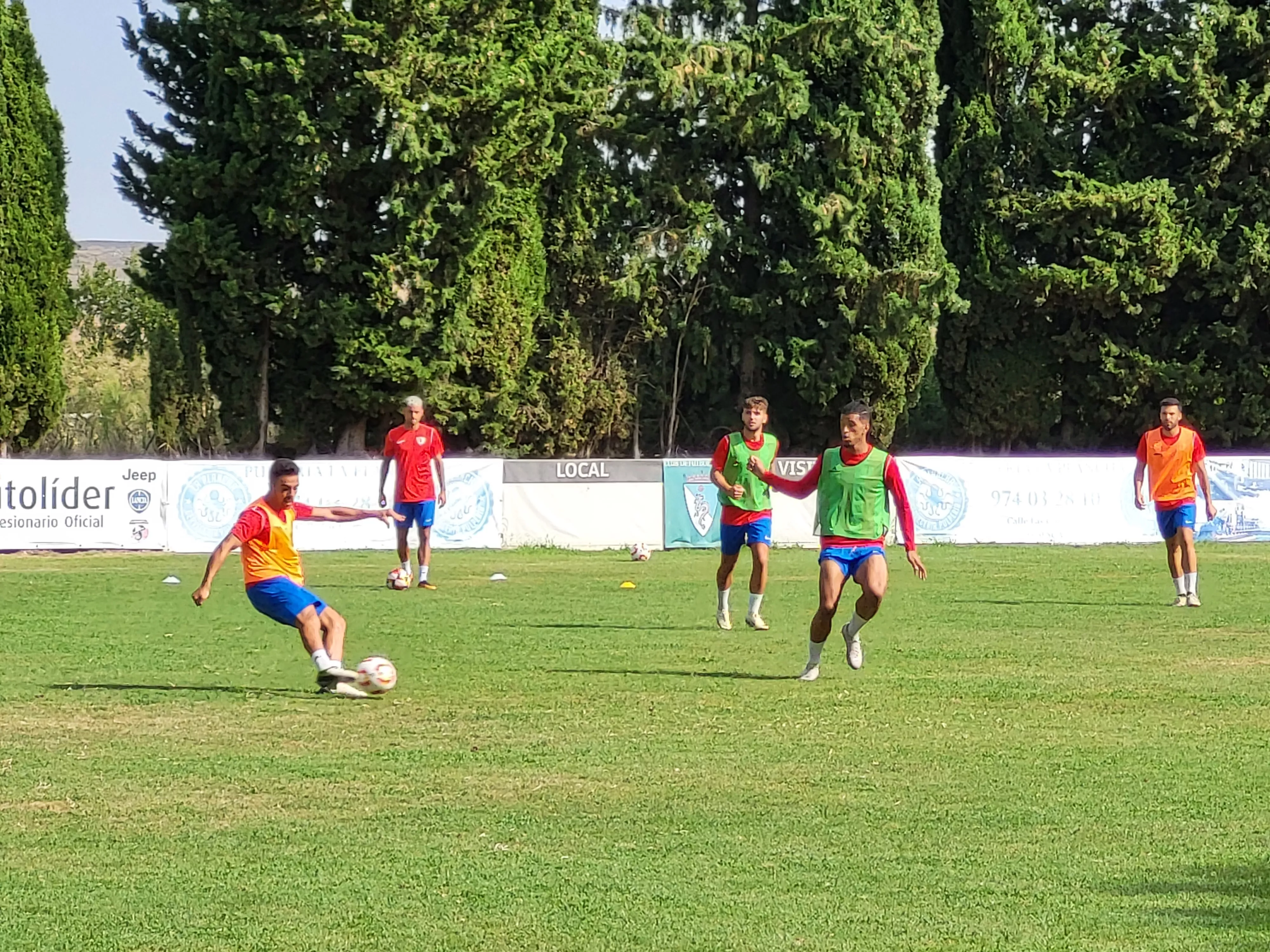 Entrenamiento del Barbastro en San Jorge. Foto: Adrián Mora