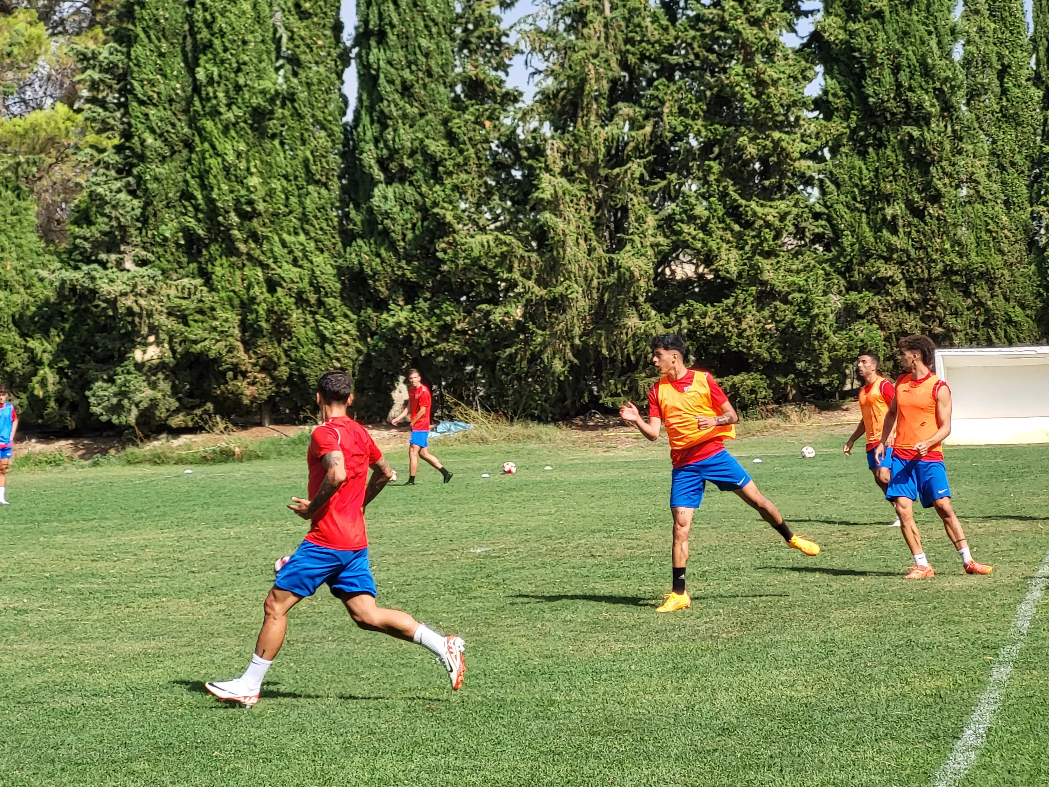 Entrenamiento del Barbastro en San Jorge. Foto: Adrián Mora