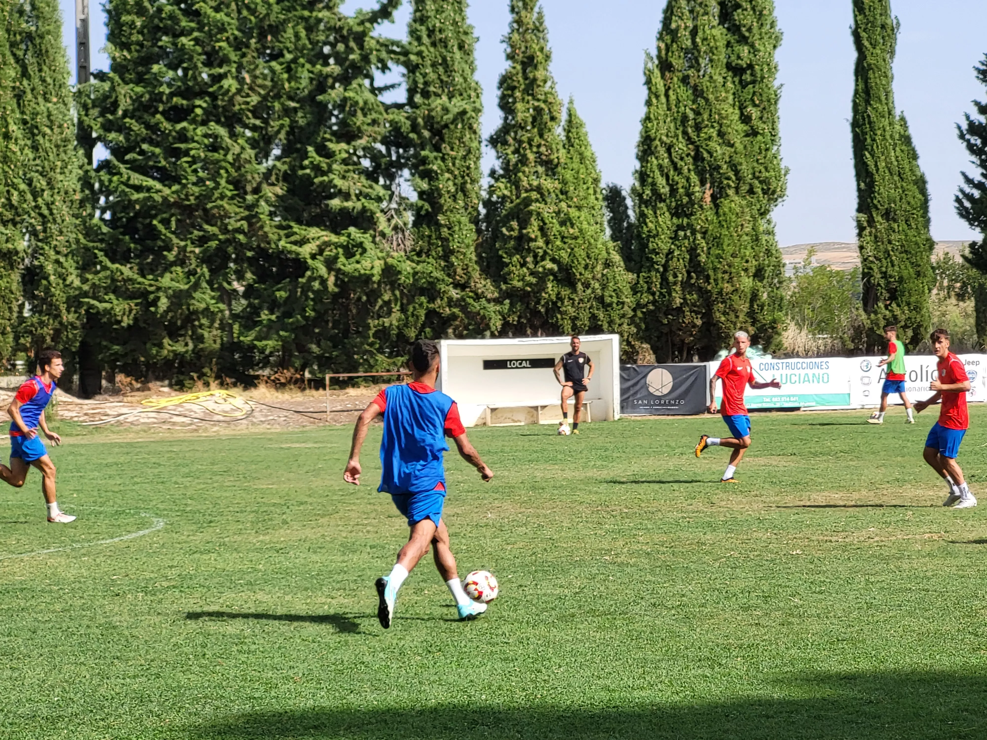 Entrenamiento del Barbastro en San Jorge. Foto: Adrián Mora
