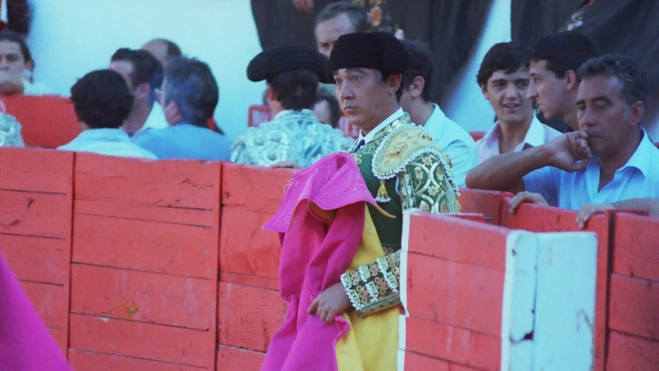 Paco Camino, en el burladero de la Plaza de Toros de Huesca Paco Camino, en el burladero de la Plaza de Toros de Huesca