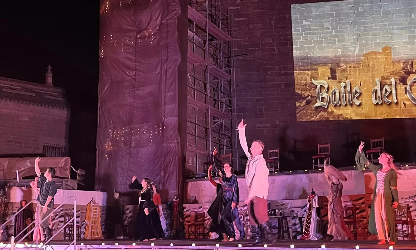 "La danza de los tiempos" de José Espinosa en la plaza General Alsina. Foto Mercedes Manterola