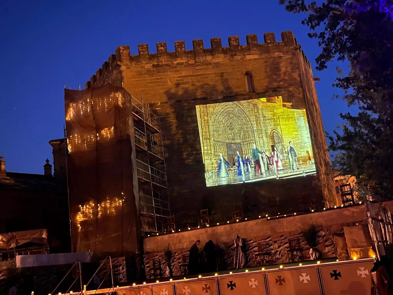 "La danza de los tiempos" de José Espinosa en la plaza General Alsina. Foto Mercedes Manterola