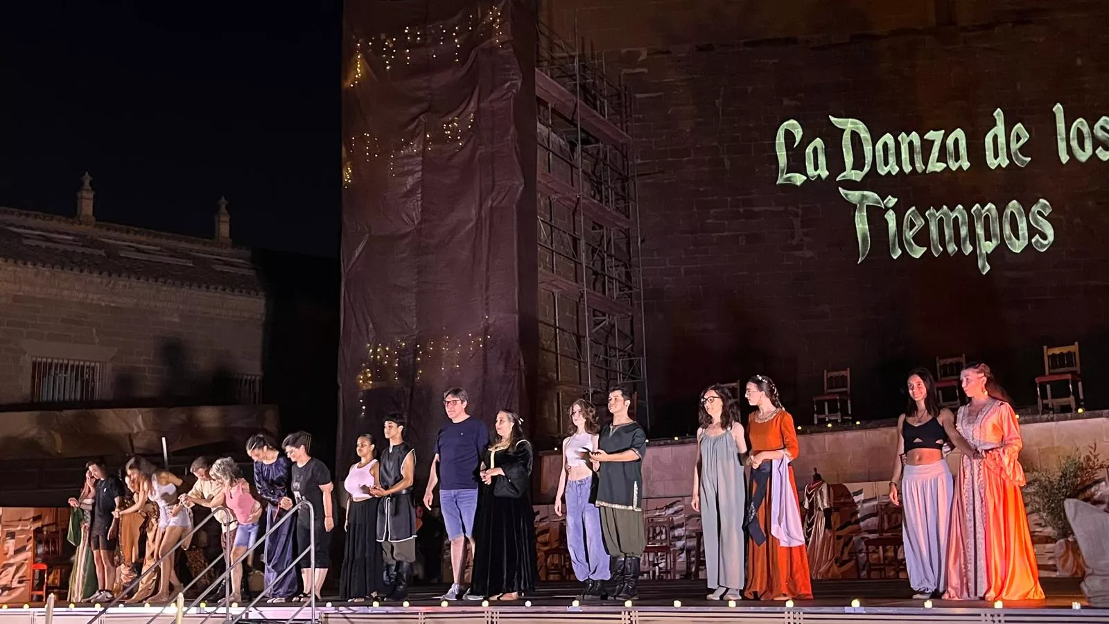 "La danza de los tiempos" de José Espinosa en la plaza General Alsina. Foto Mercedes Manterola