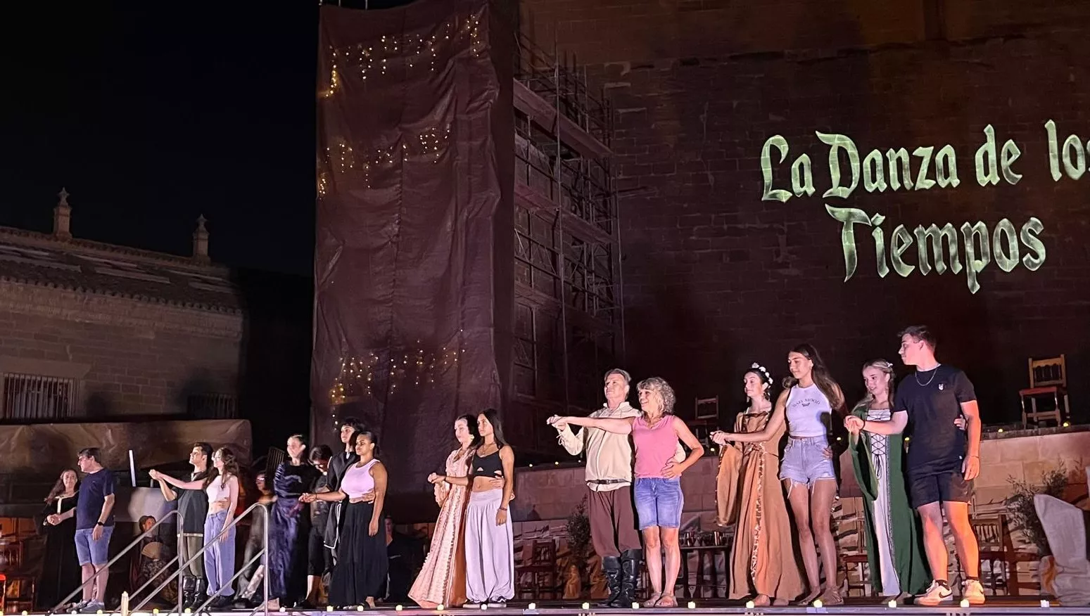 "La danza de los tiempos" de José Espinosa en la plaza General Alsina. Foto Mercedes Manterola