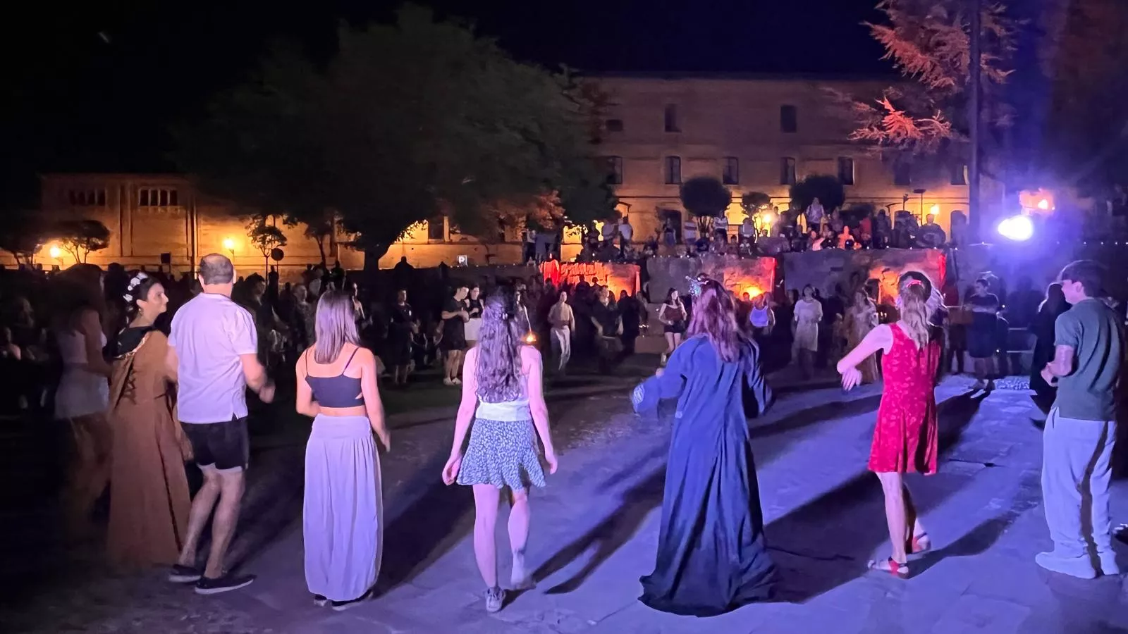 "La danza de los tiempos" de José Espinosa en la plaza General Alsina. Foto Mercedes Manterola