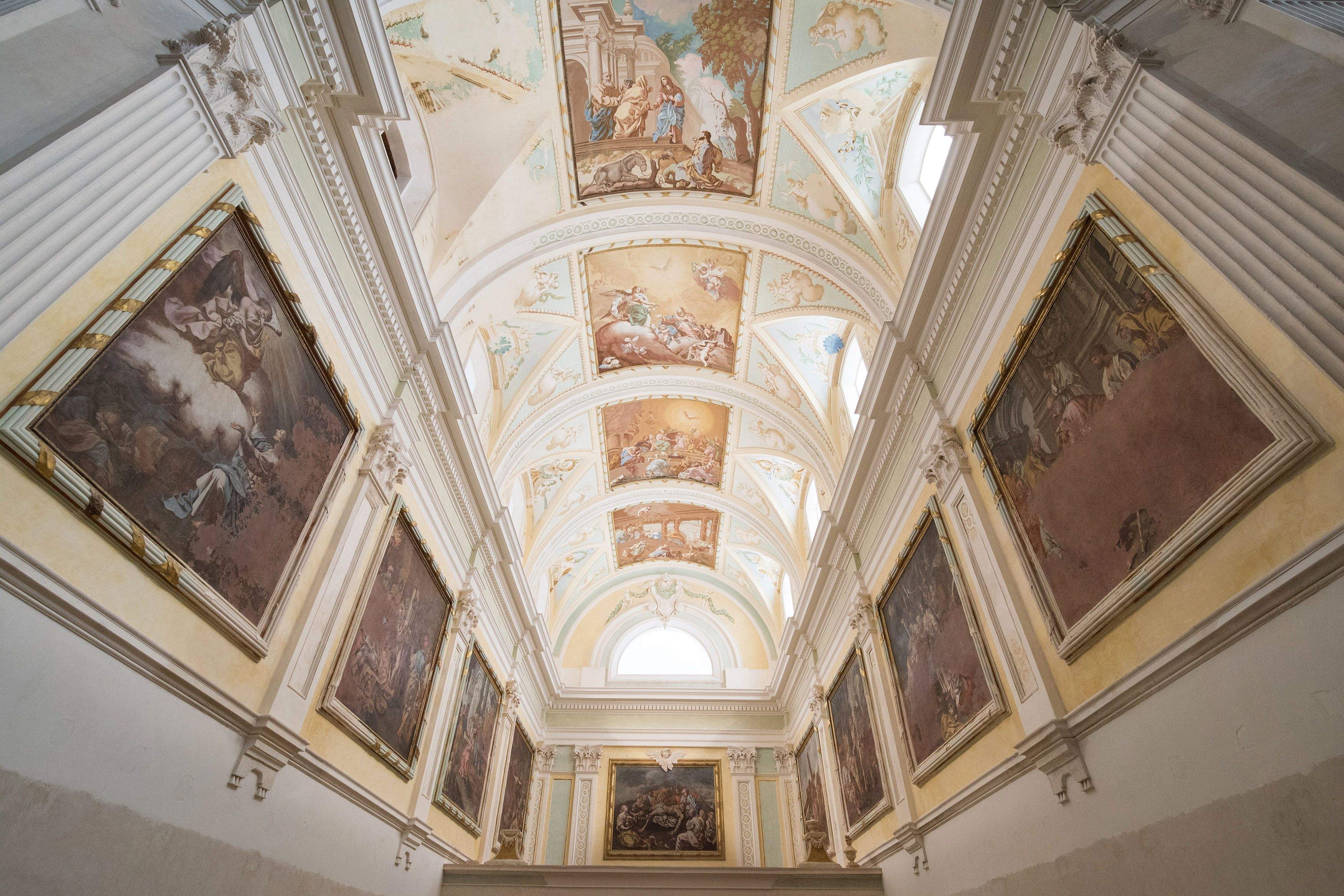 Imponente cúpula de La Cartuja de las Fuentes.