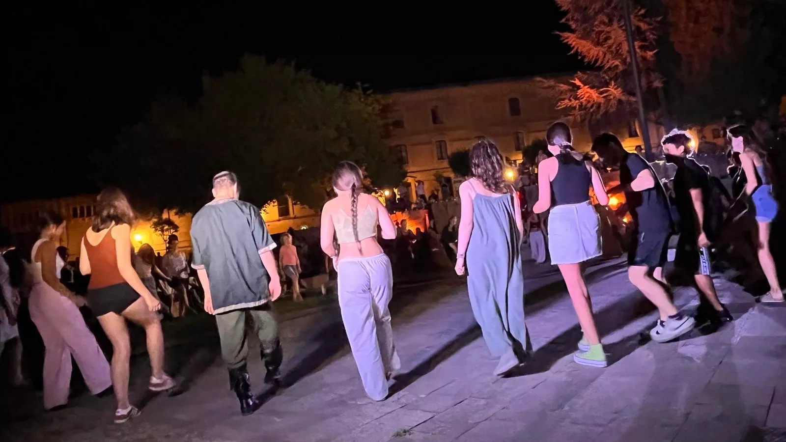 "La danza de los tiempos" de José Espinosa en la plaza General Alsina. Foto Mercedes Manterola