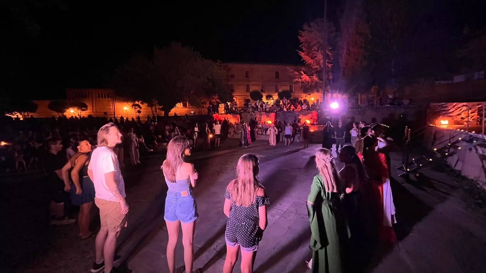 "La danza de los tiempos" de José Espinosa en la plaza General Alsina. Foto Mercedes Manterola