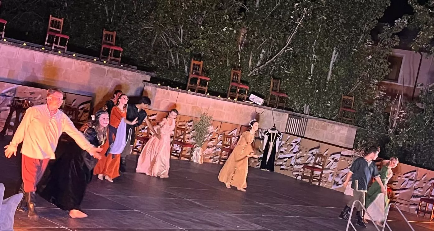 "La danza de los tiempos" de José Espinosa en la plaza General Alsina. Foto Mercedes Manterola