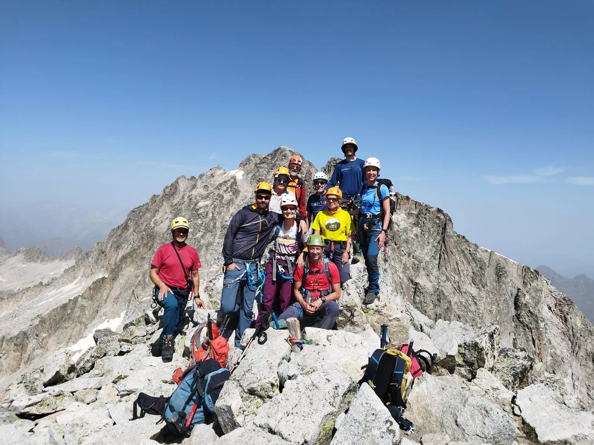 Cumbre del Tempestades con Aneto al fondo