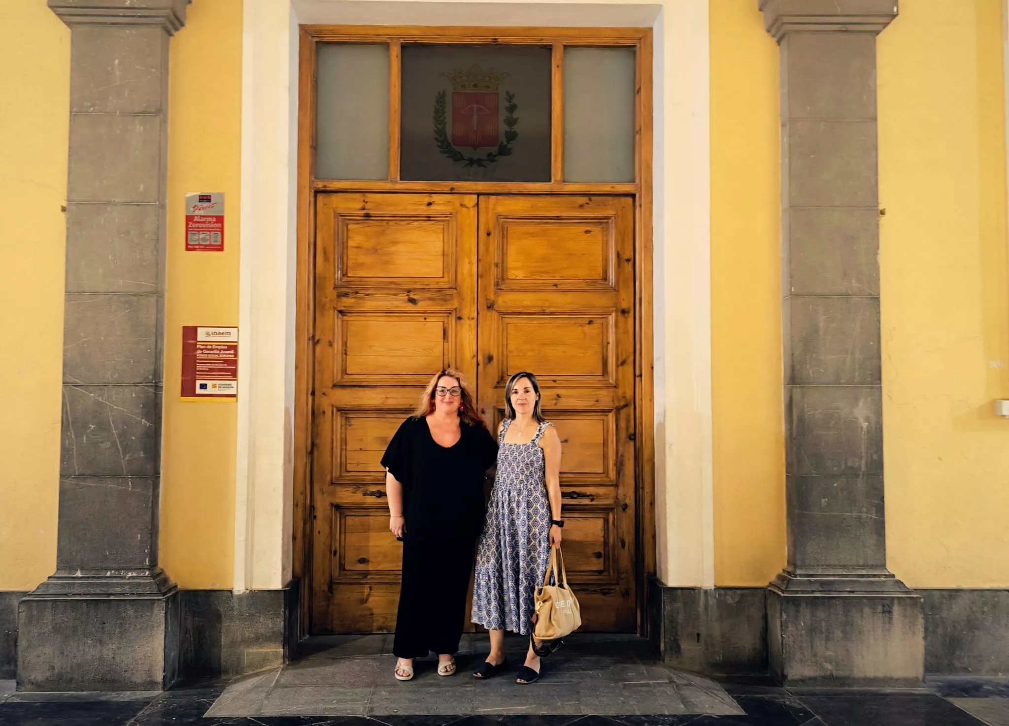 Nati Ballarín con Irene López,concejal de cultura de Sariñena 