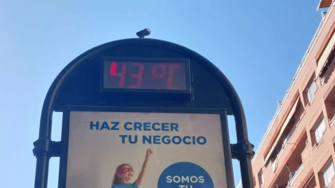 43 grados en la calle Cavia a las 17,40 horas 43 grados en la calle Cavia a las 17,40 horas