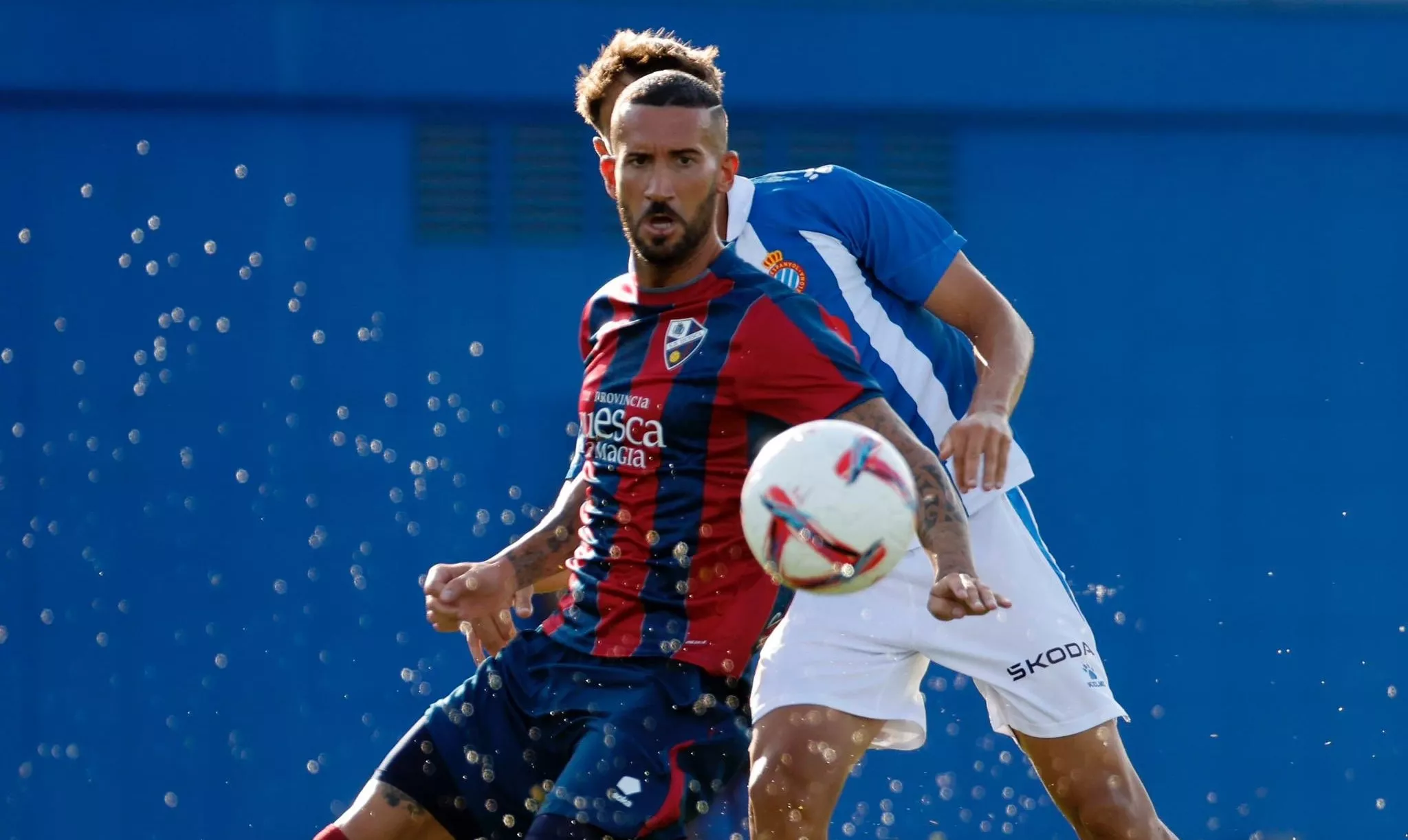 Sielva disputa un balón en el Espanyol 1-0 Huesca de este miércoles. Foto: SDH