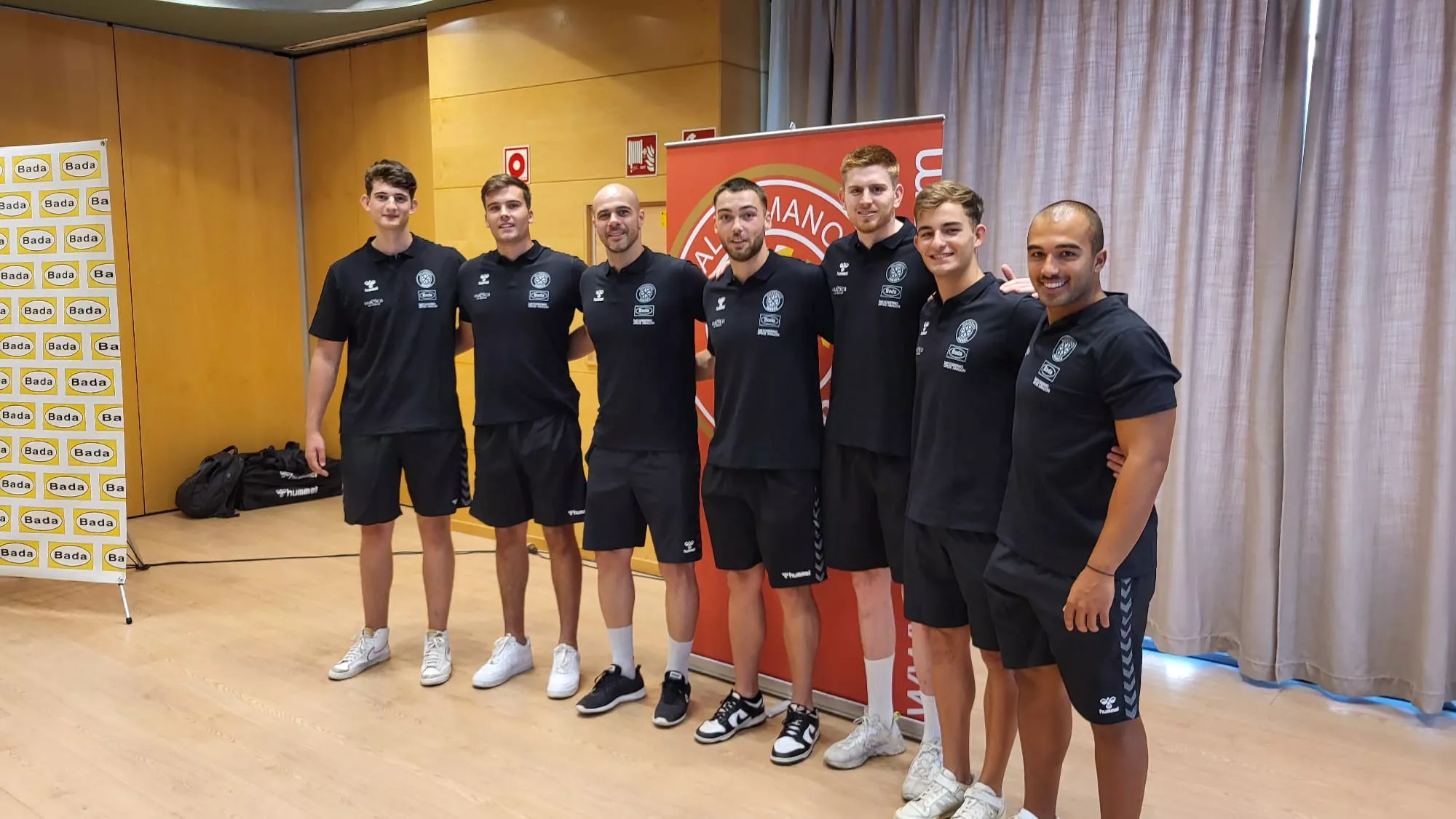 Presentación de la plantilla de Bada Huesca