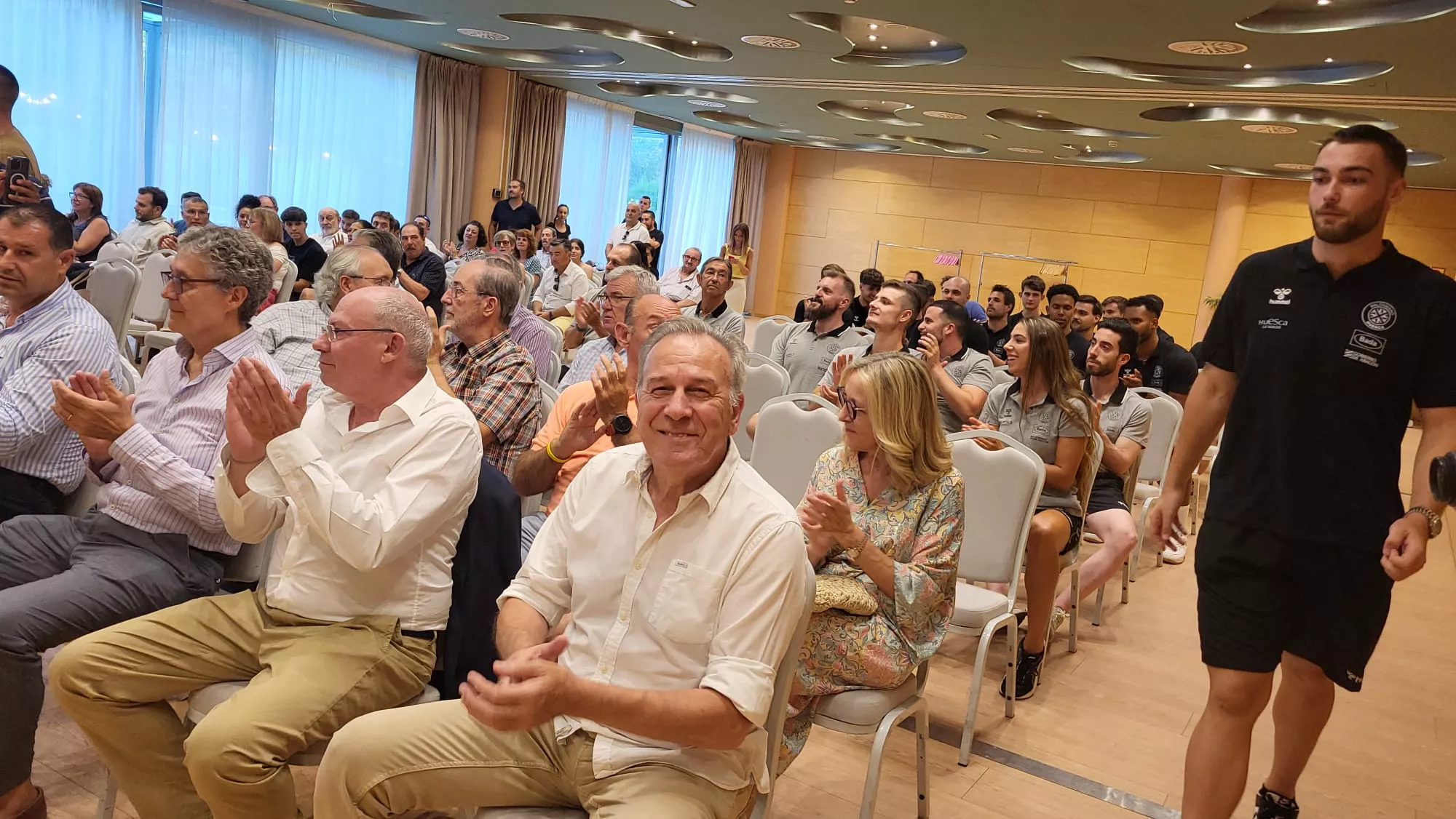 Presentación de la plantilla de Bada Huesca