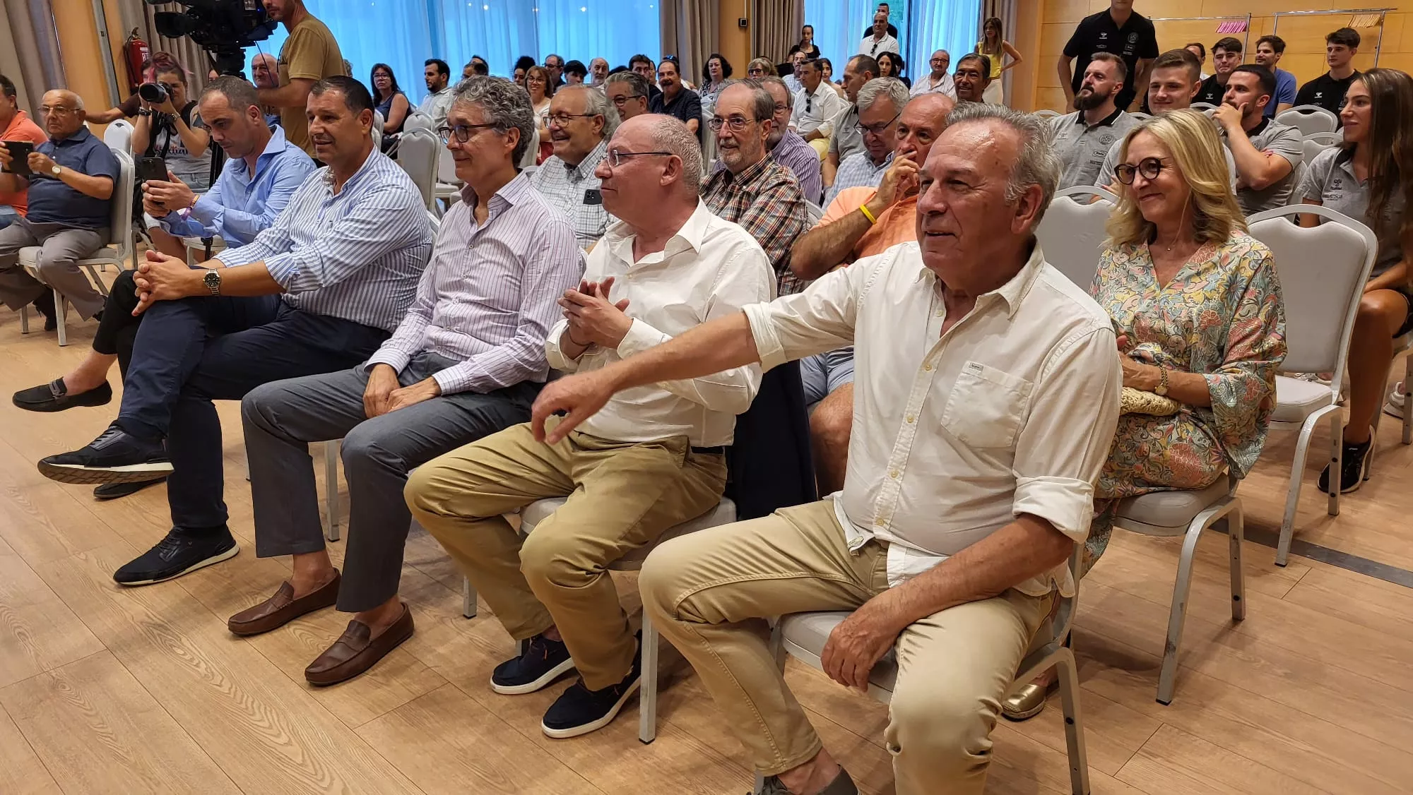 Presentación de la plantilla de Bada Huesca