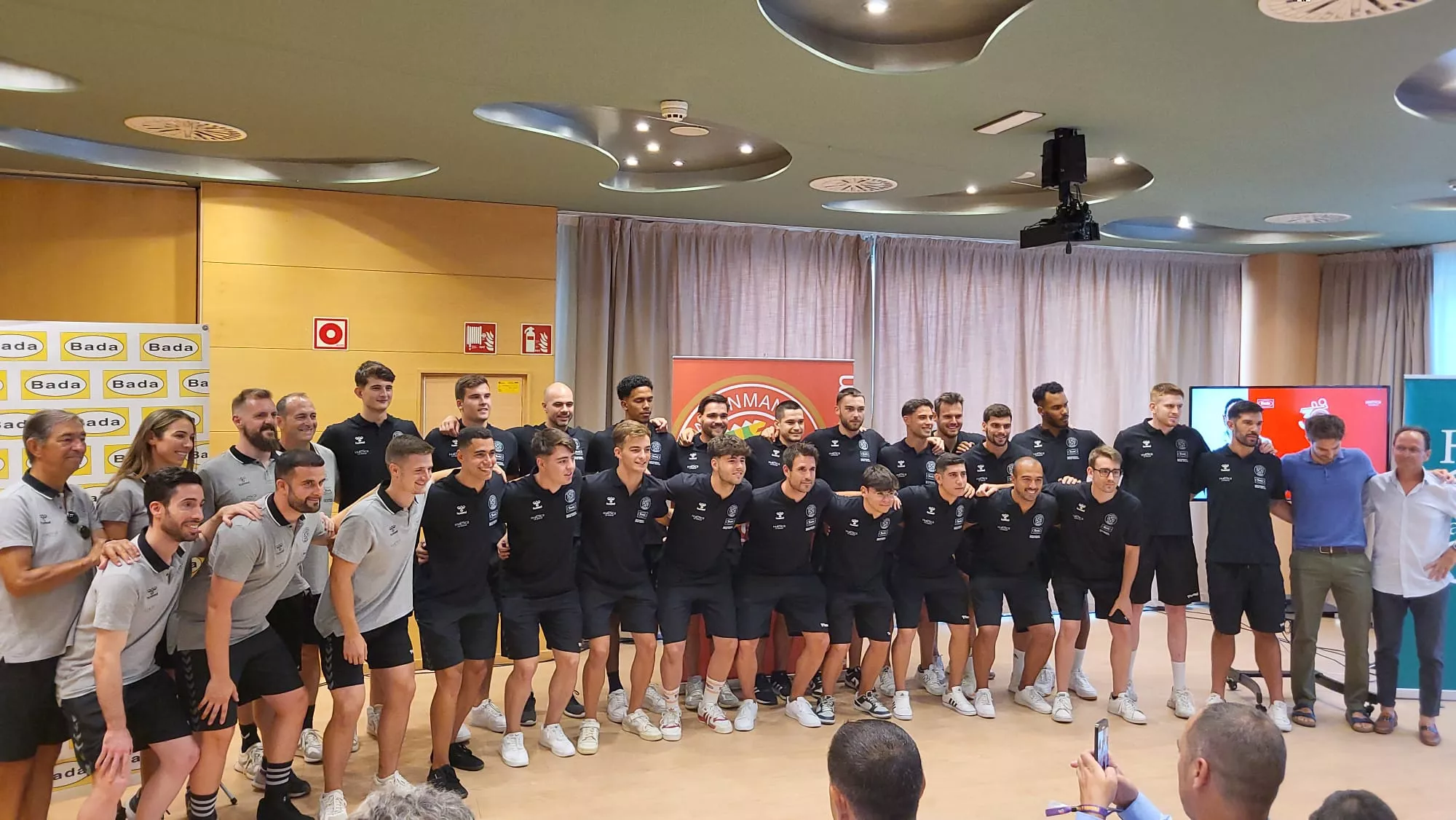 Presentación de la plantilla de Bada Huesca