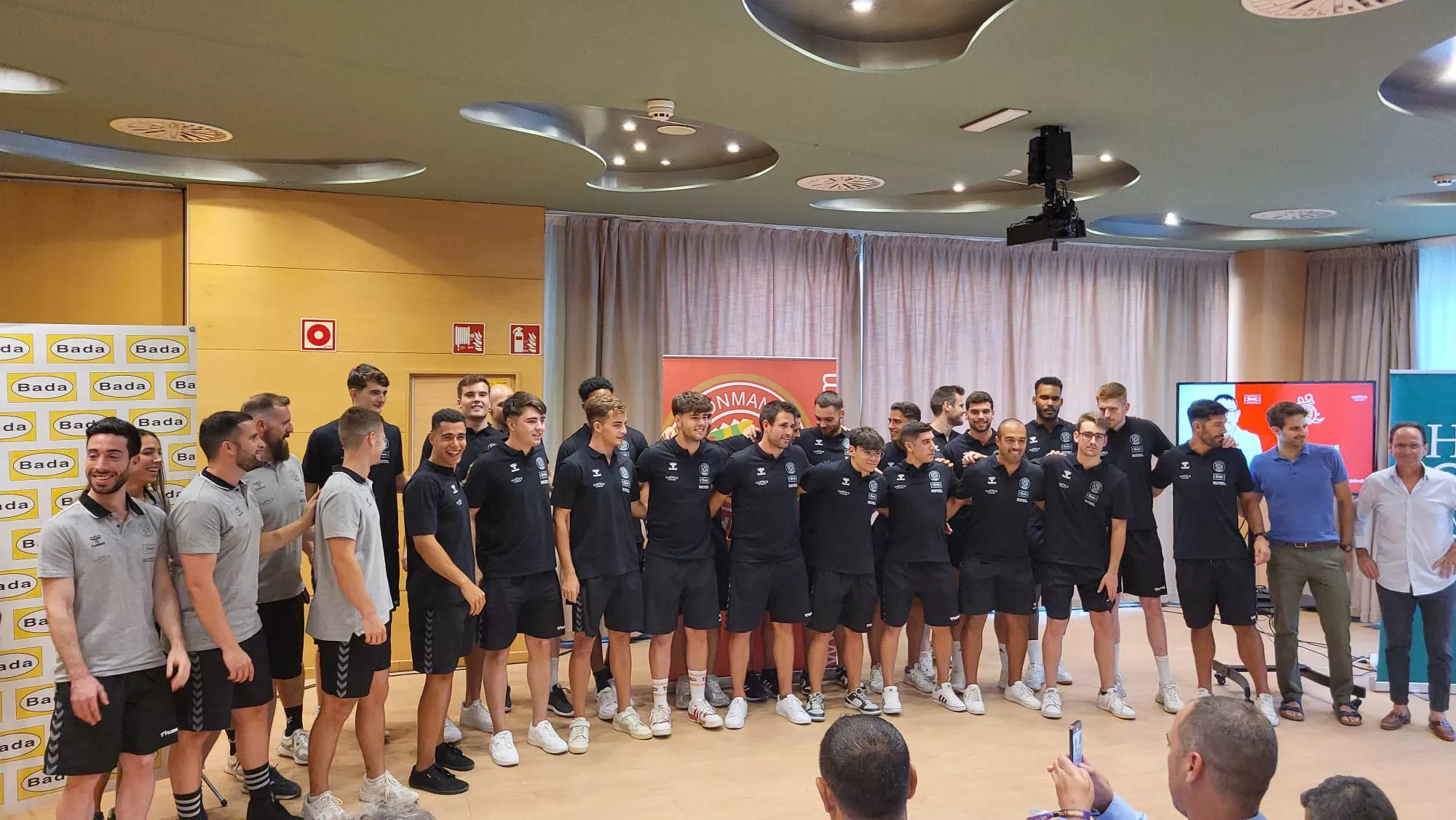 Presentación de la plantilla de Bada Huesca