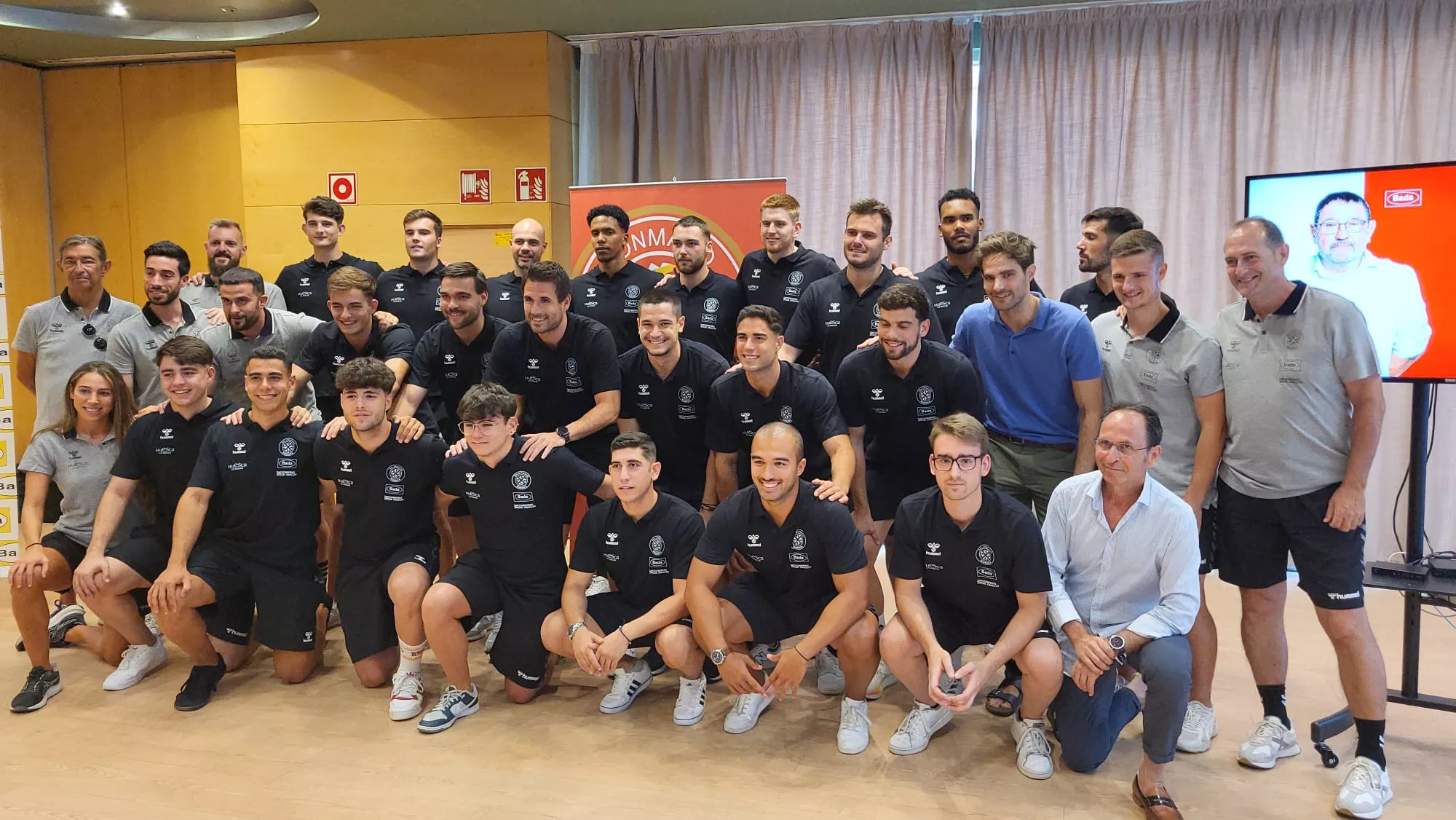 Presentación de la plantilla de Bada Huesca