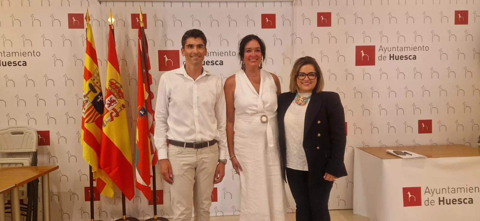 Guillermo Gómez Mur, Lorena Orduna y Sonia Latre tras el pleno consistorial. Foto Myriam Martínez