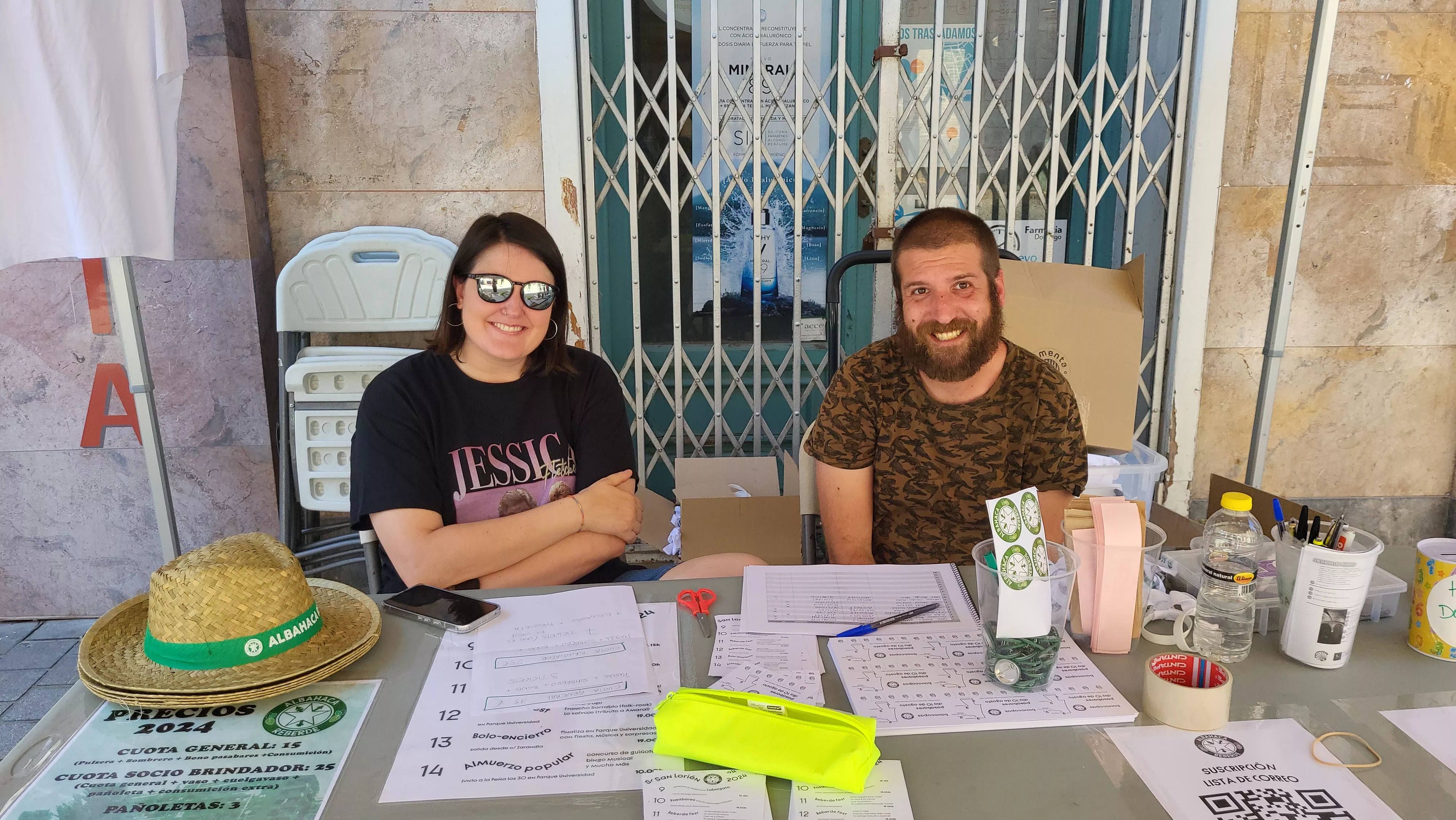 Arranca la campaña laurentina de socios de las Peñas de Huesca en los Porches de Galicia. Foto Mercedes Manterola