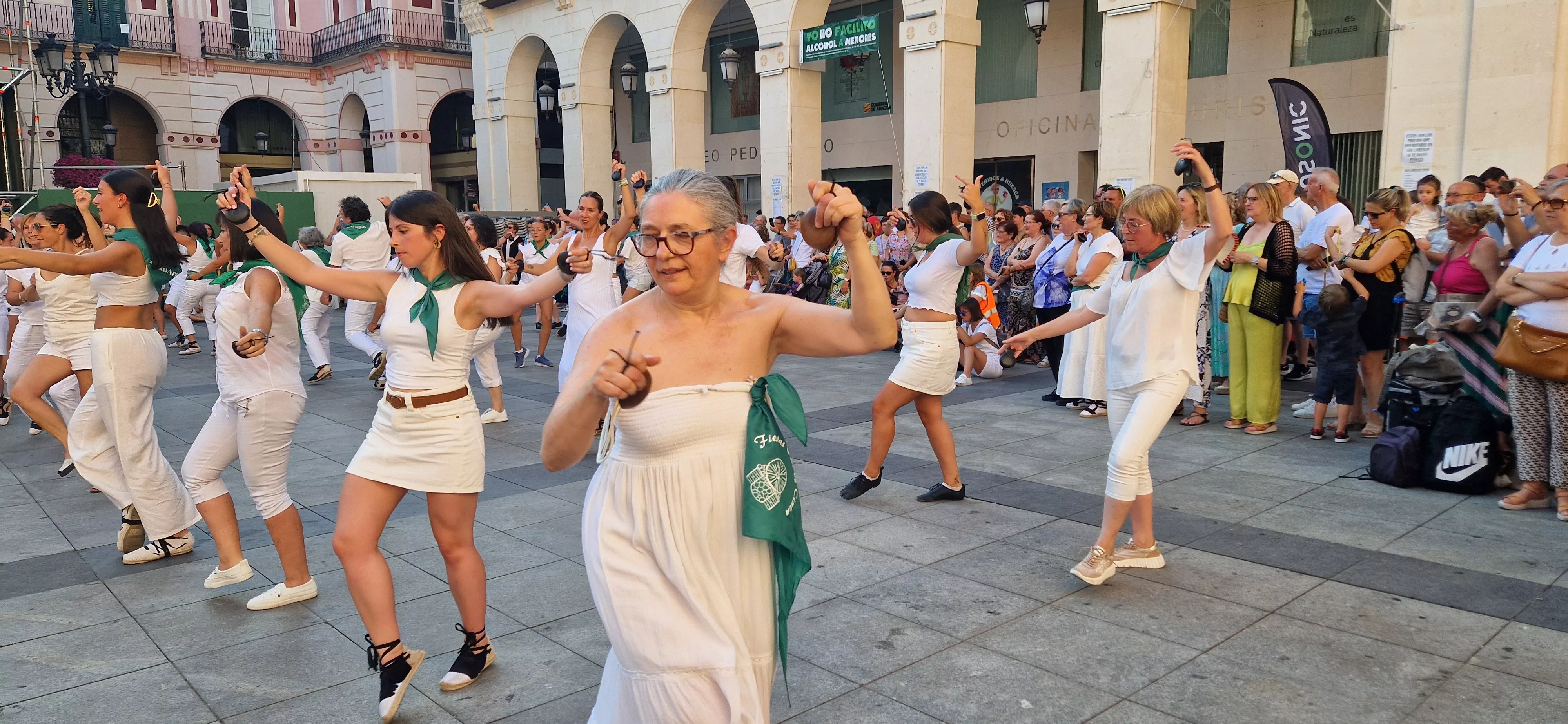 Baile de la Jota de San Lorenzo en la Plaza López Allué. Foto Myriam Martínez 