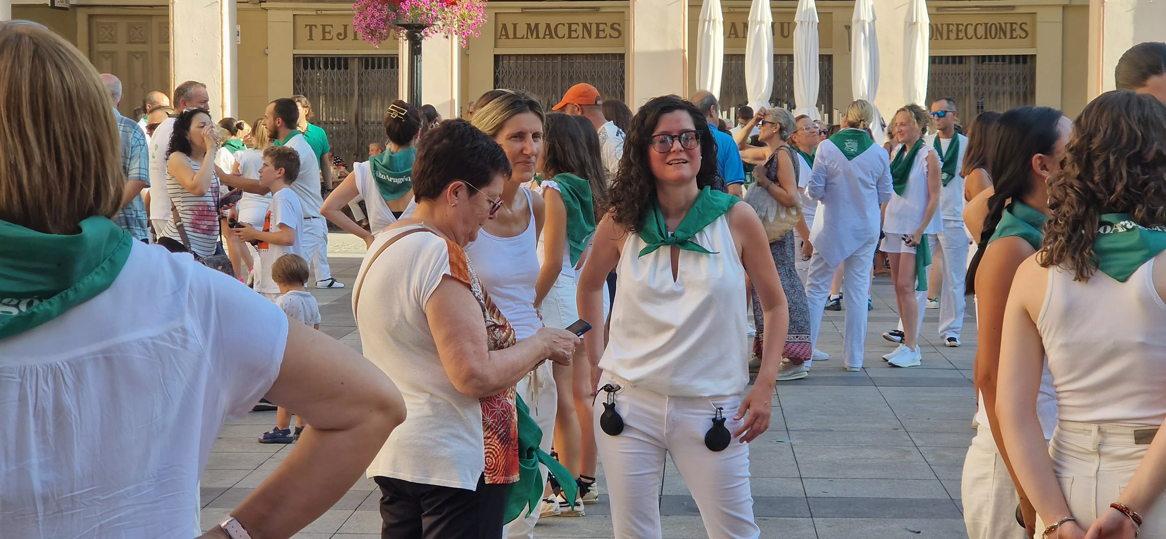 Baile de la Jota de San Lorenzo en la Plaza López Allué. Foto Myriam Martínez 