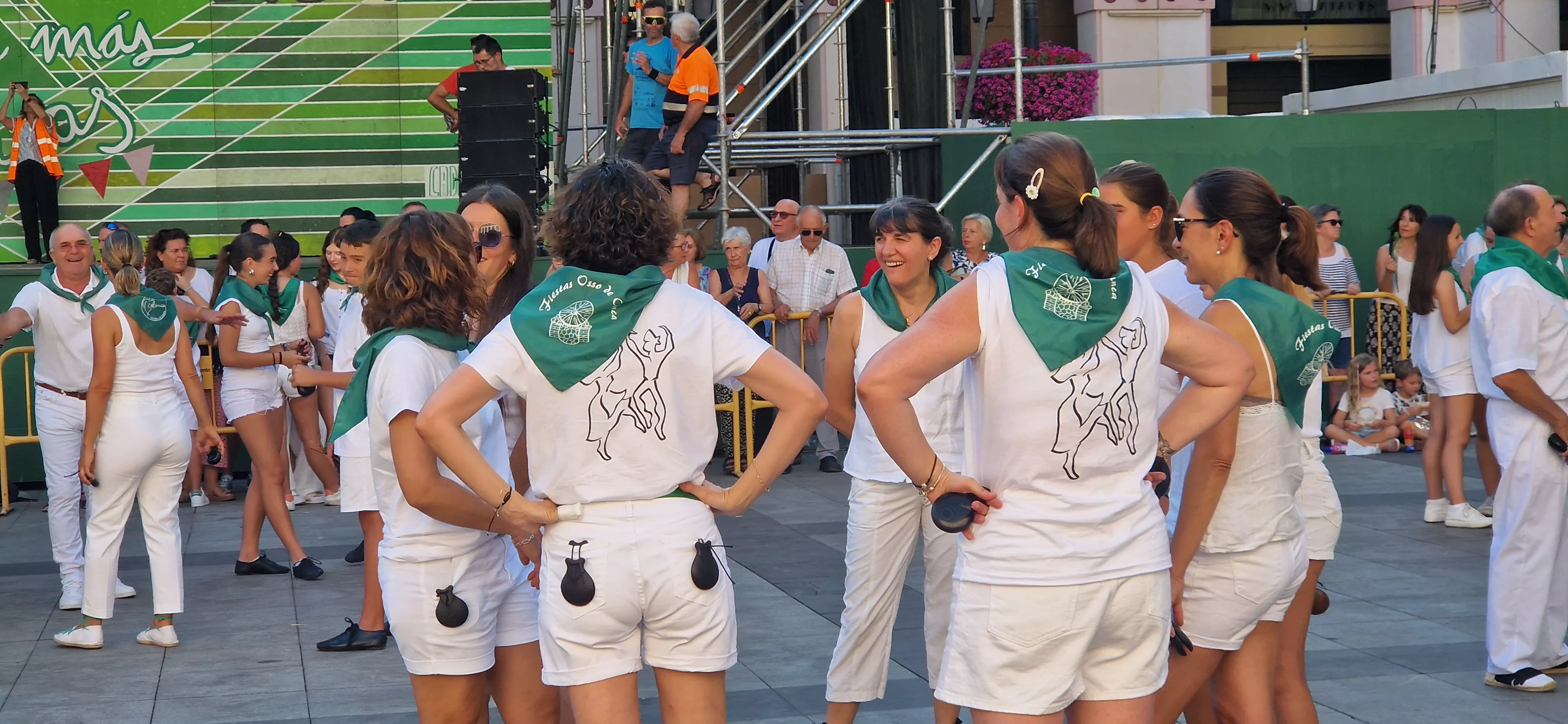 Baile de la Jota de San Lorenzo en la Plaza López Allué. Foto Myriam Martínez 