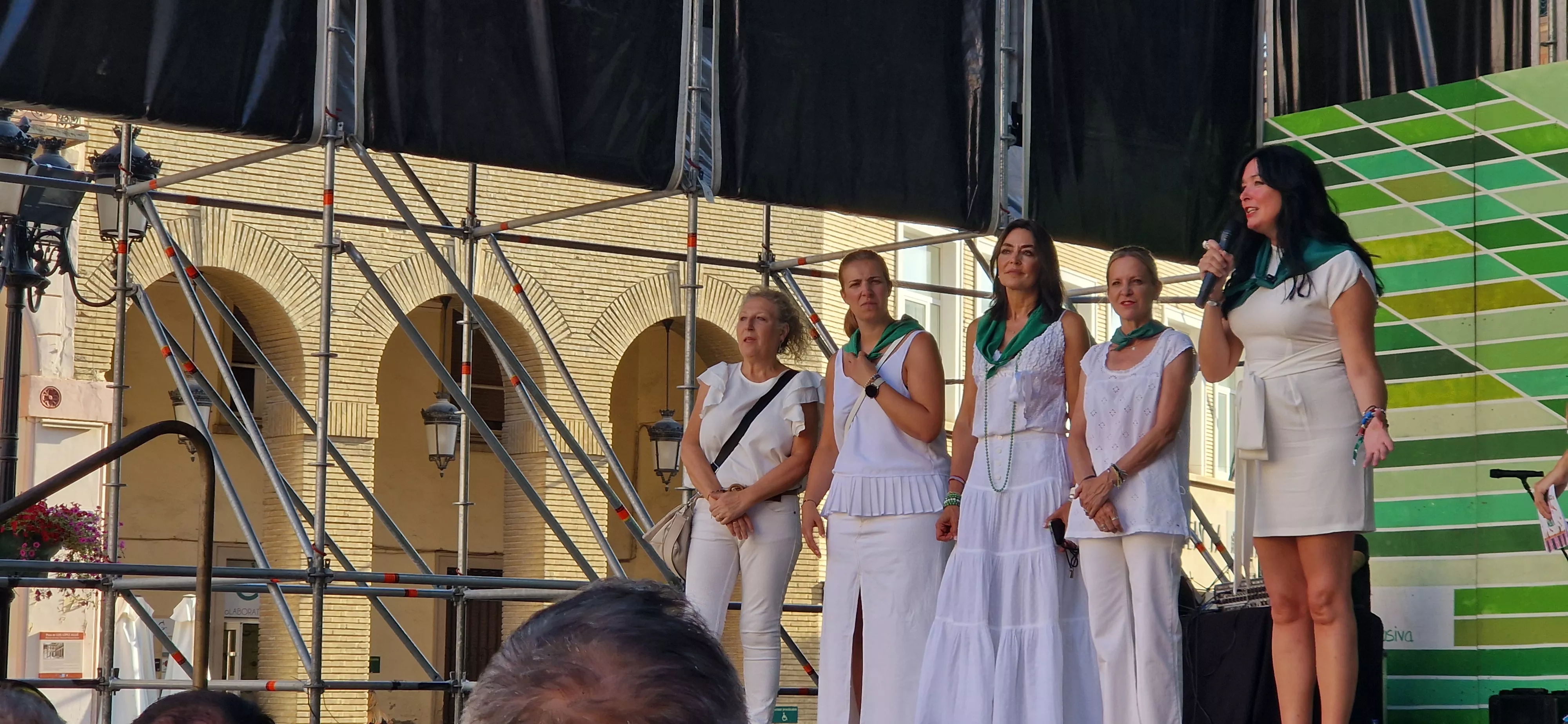 Baile de la Jota de San Lorenzo en la Plaza López Allué. Foto Myriam Martínez 