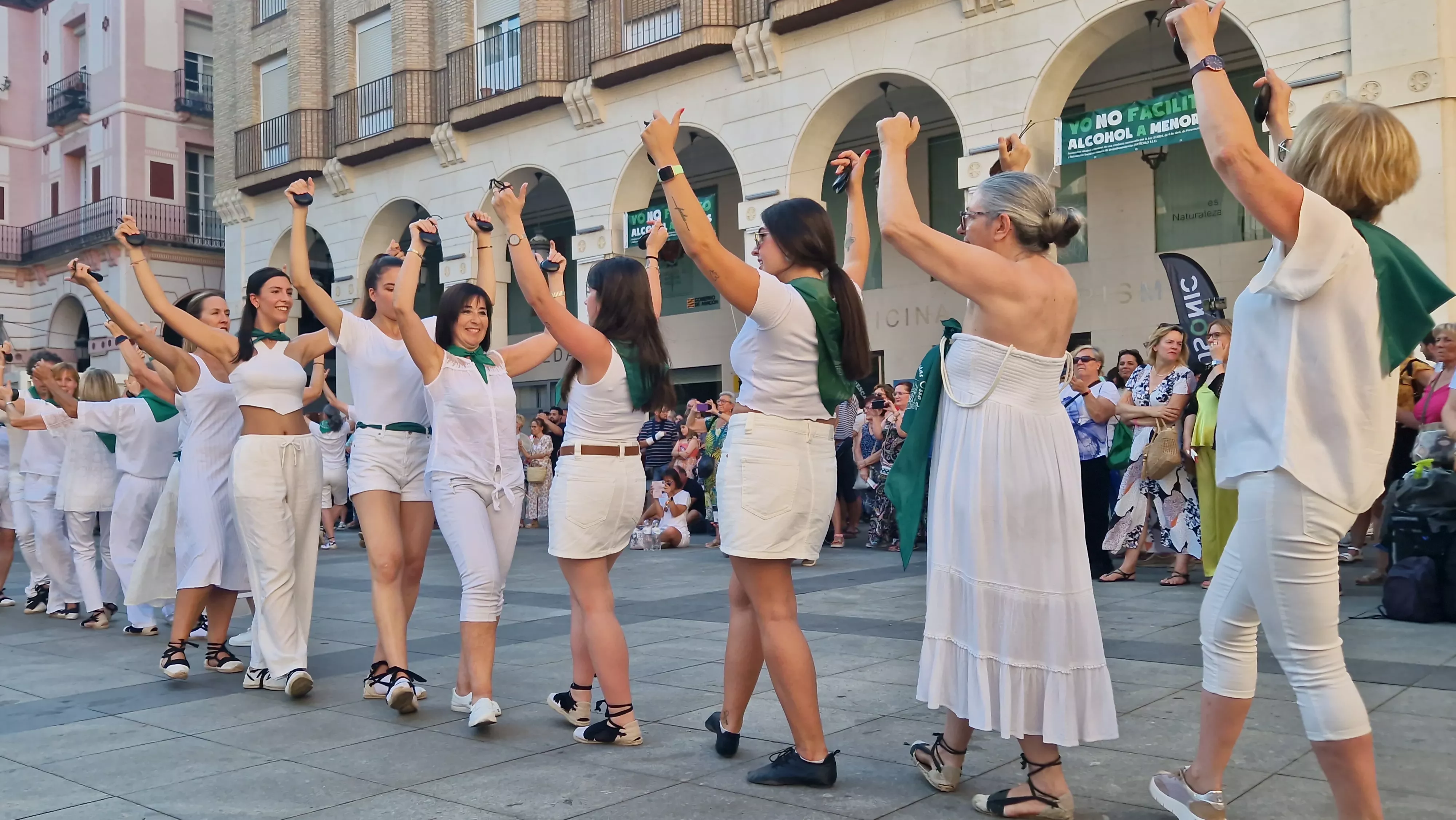 Baile de la Jota de San Lorenzo en la Plaza López Allué. Foto Myriam Martínez 