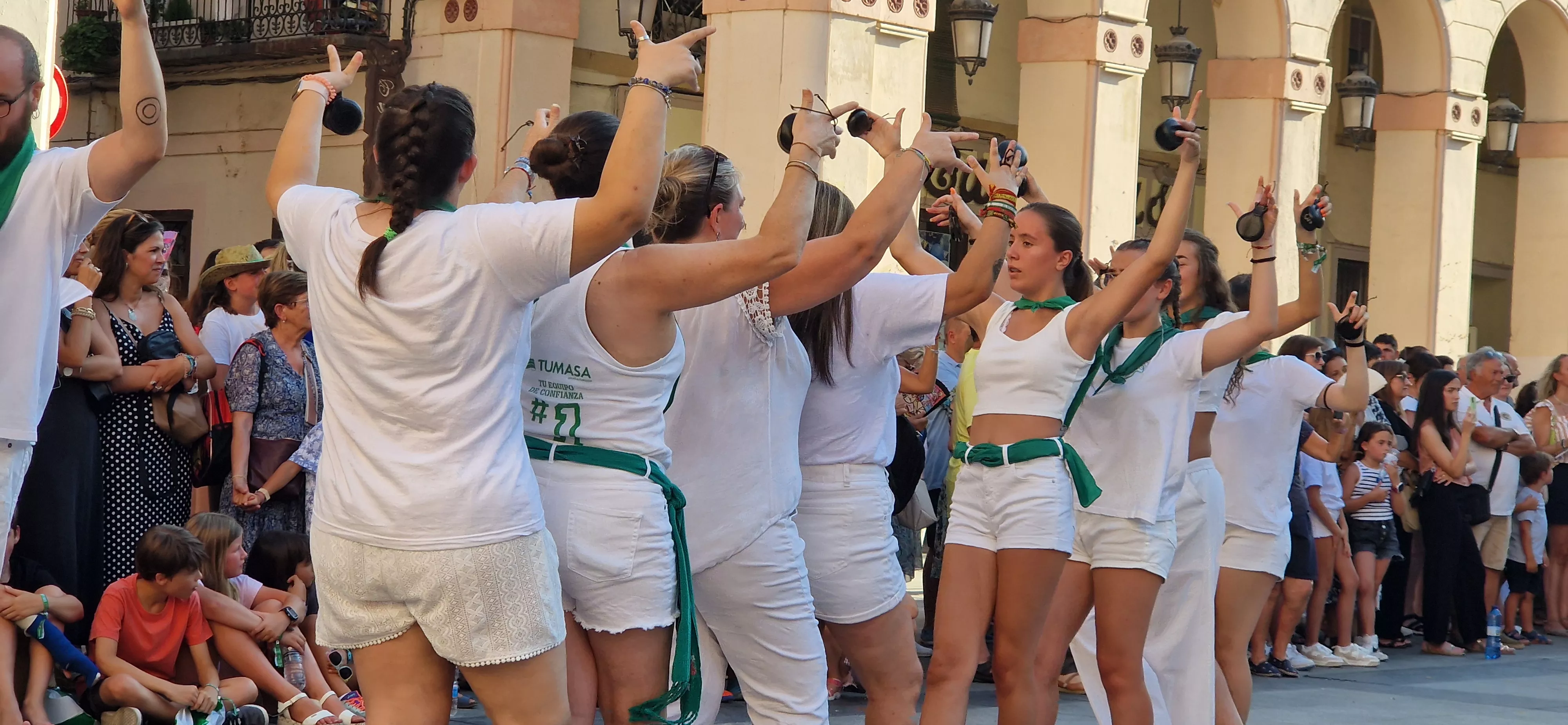 Baile de la Jota de San Lorenzo en la Plaza López Allué. Foto Myriam Martínez 