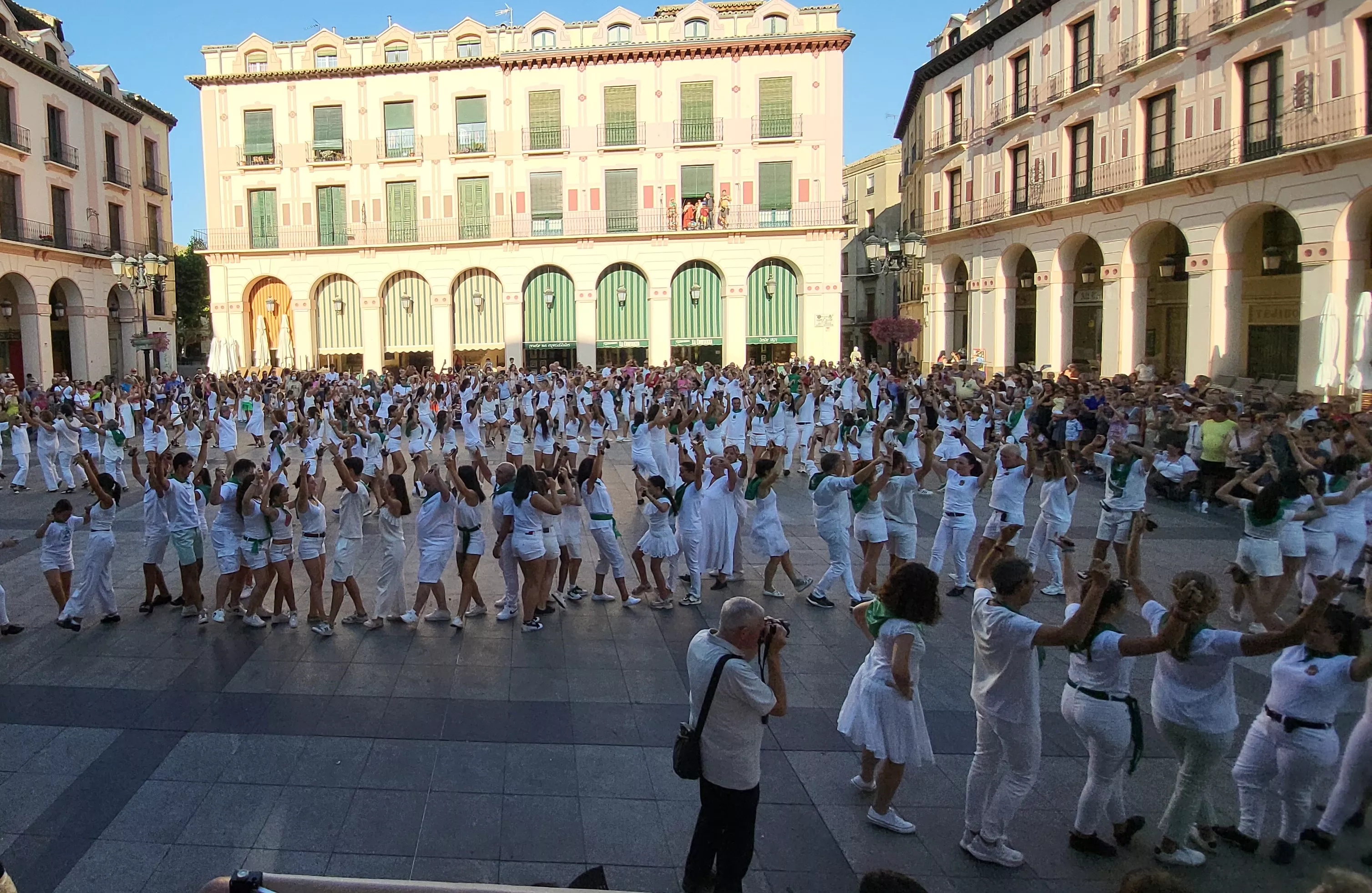 Baile de la Jota de San Lorenzo en la Plaza López Allué. Foto Mercedes Manterola