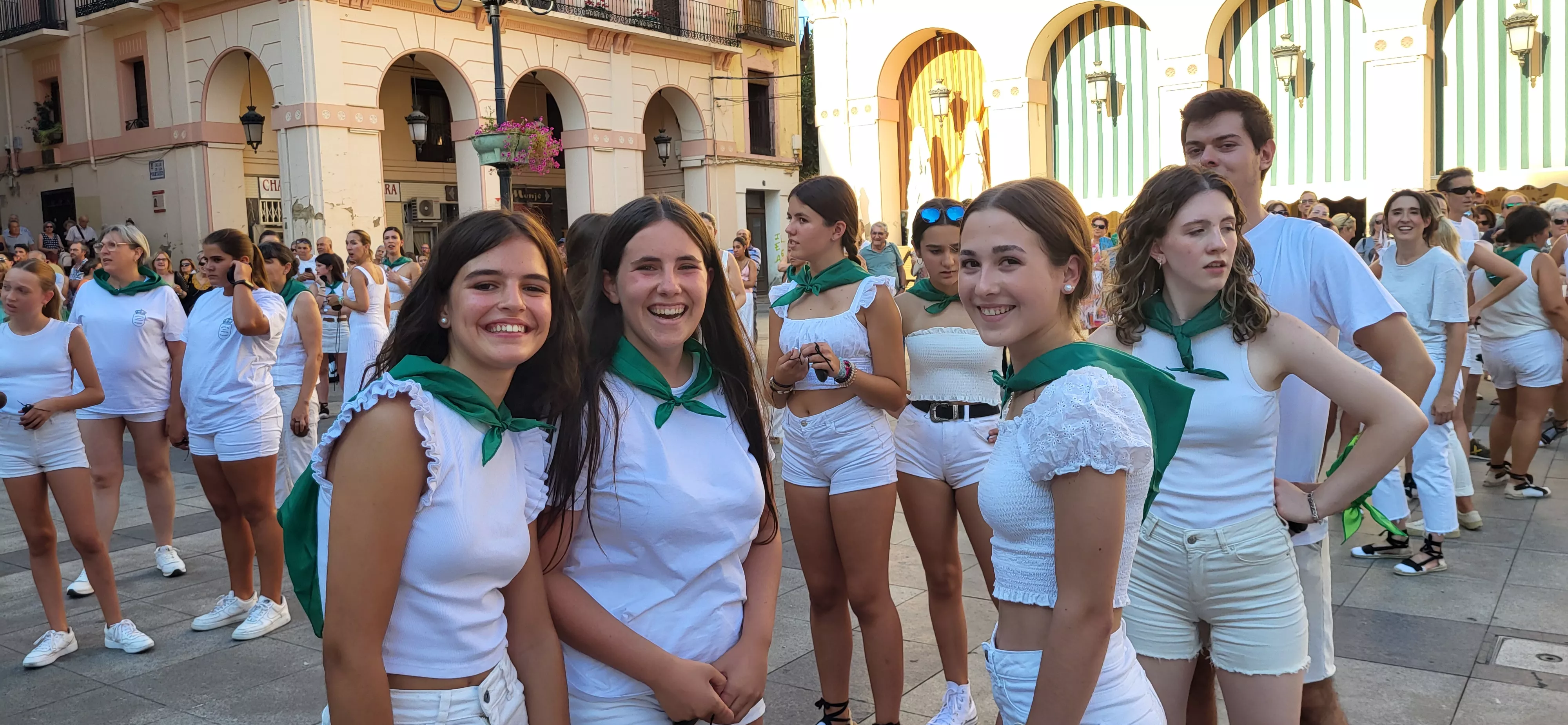 Baile de la Jota de San Lorenzo en la Plaza López Allué. Foto Mercedes Manterola