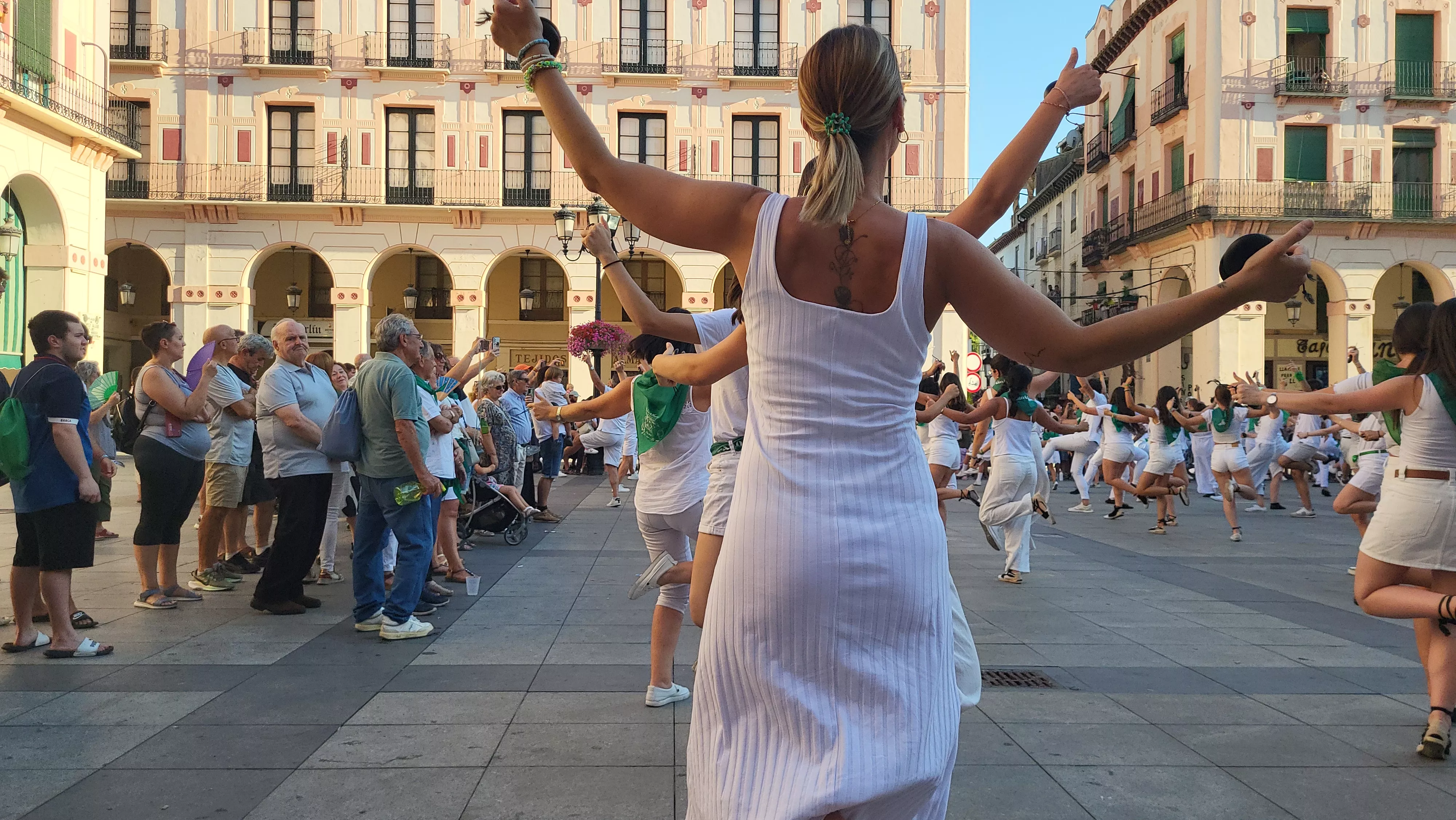 Baile de la Jota de San Lorenzo en la Plaza López Allué. Foto Mercedes Manterola