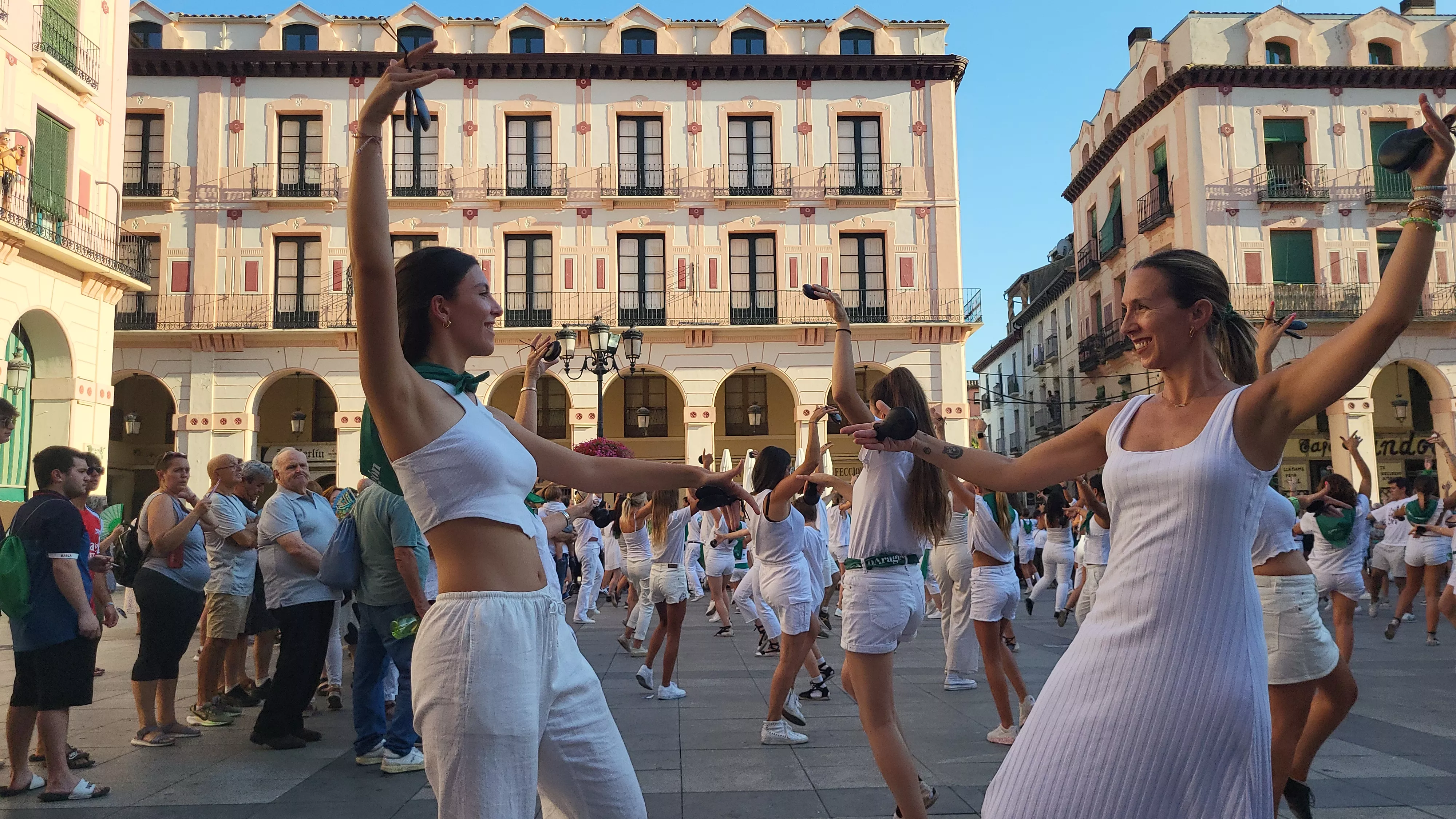 Baile de la Jota de San Lorenzo en la Plaza López Allué. Foto Mercedes Manterola